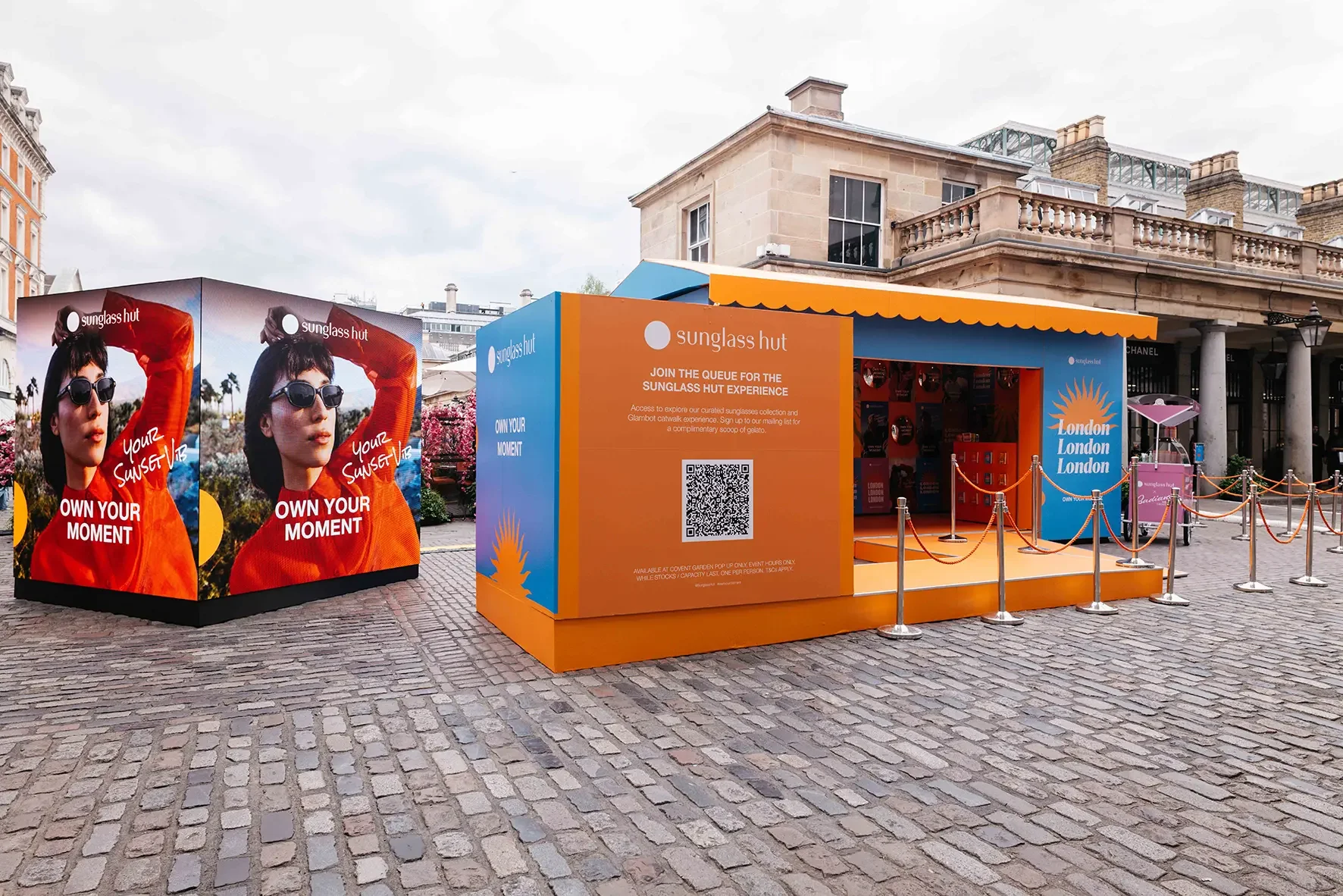 Sunglass Hut Pop-up with screens