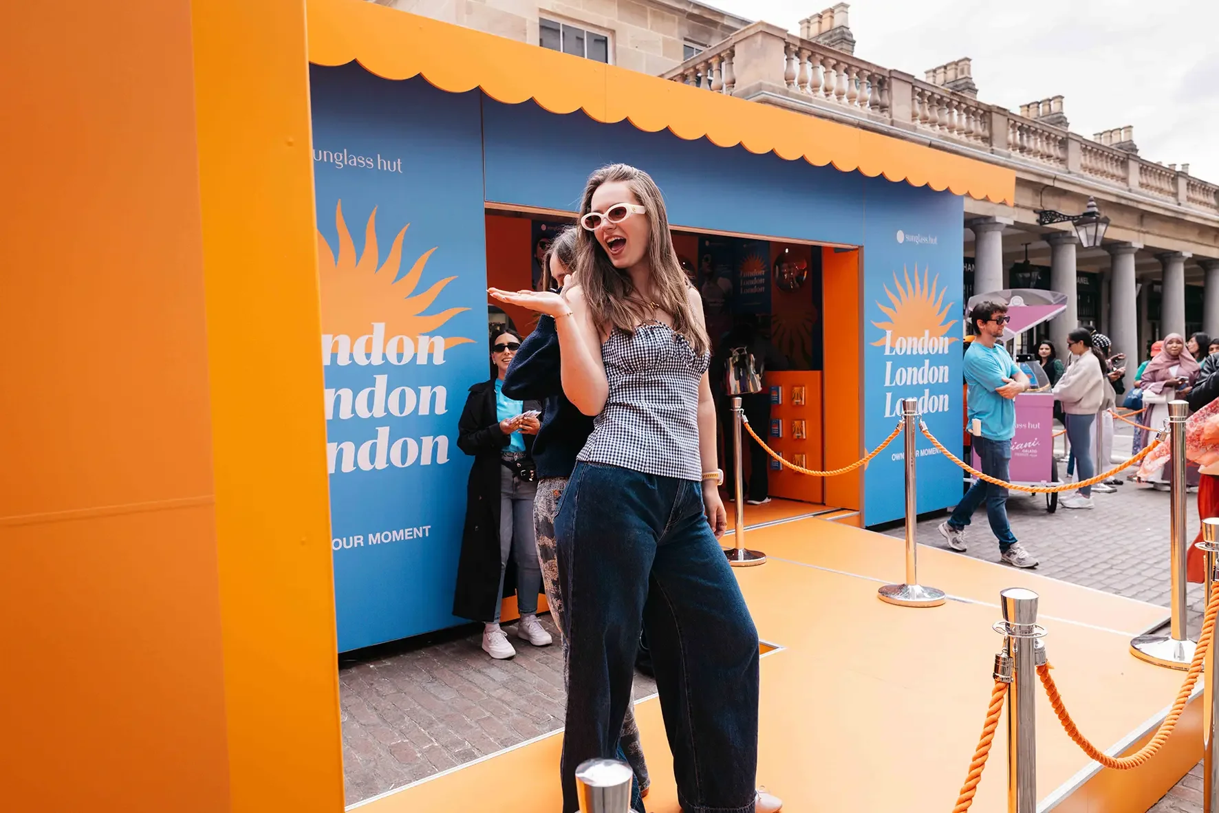 Sunglass Hut Pop-up, Customer using the glambot