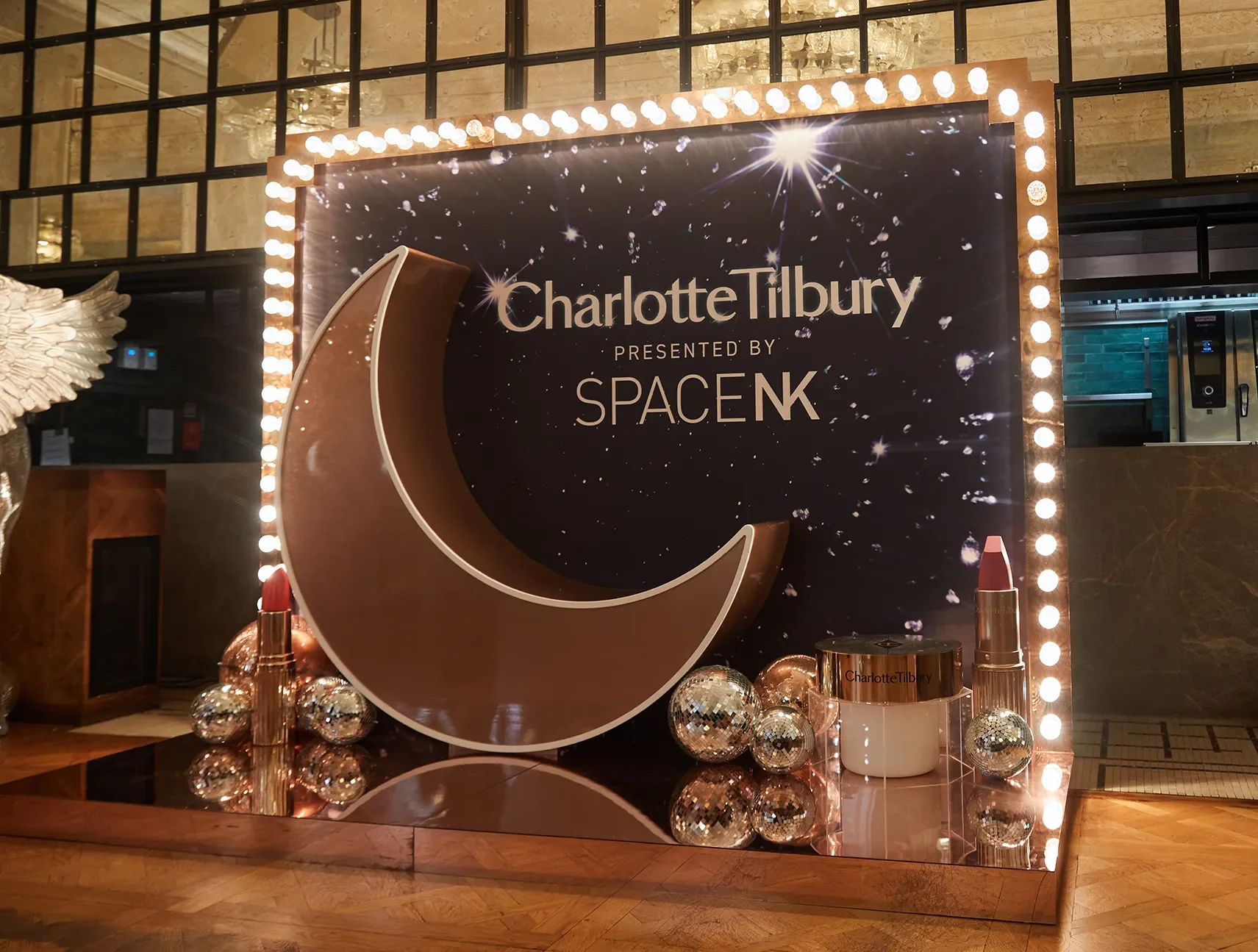 Charlotte Tilbury, photo backdrop