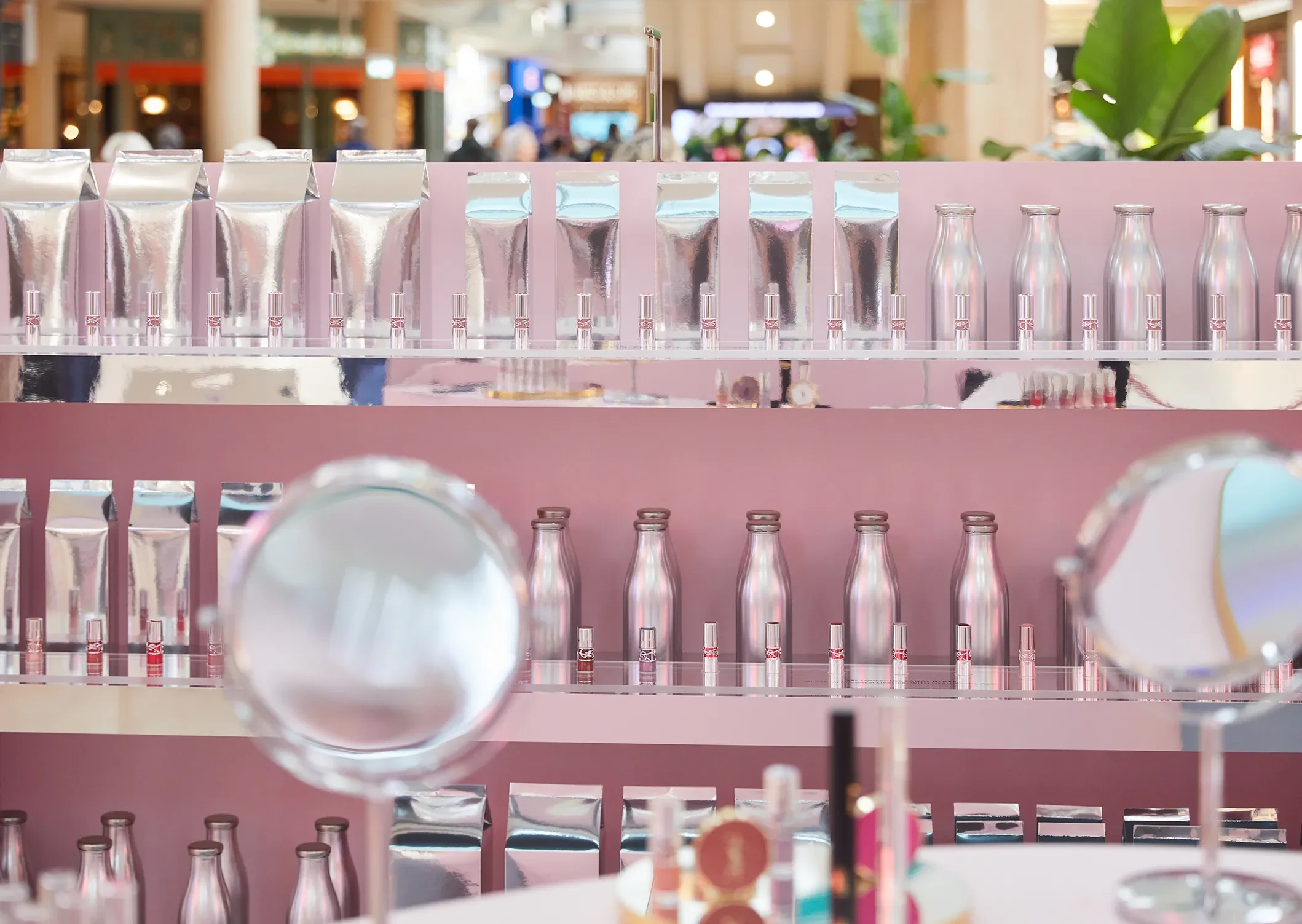 YSL Lovestore, Product display