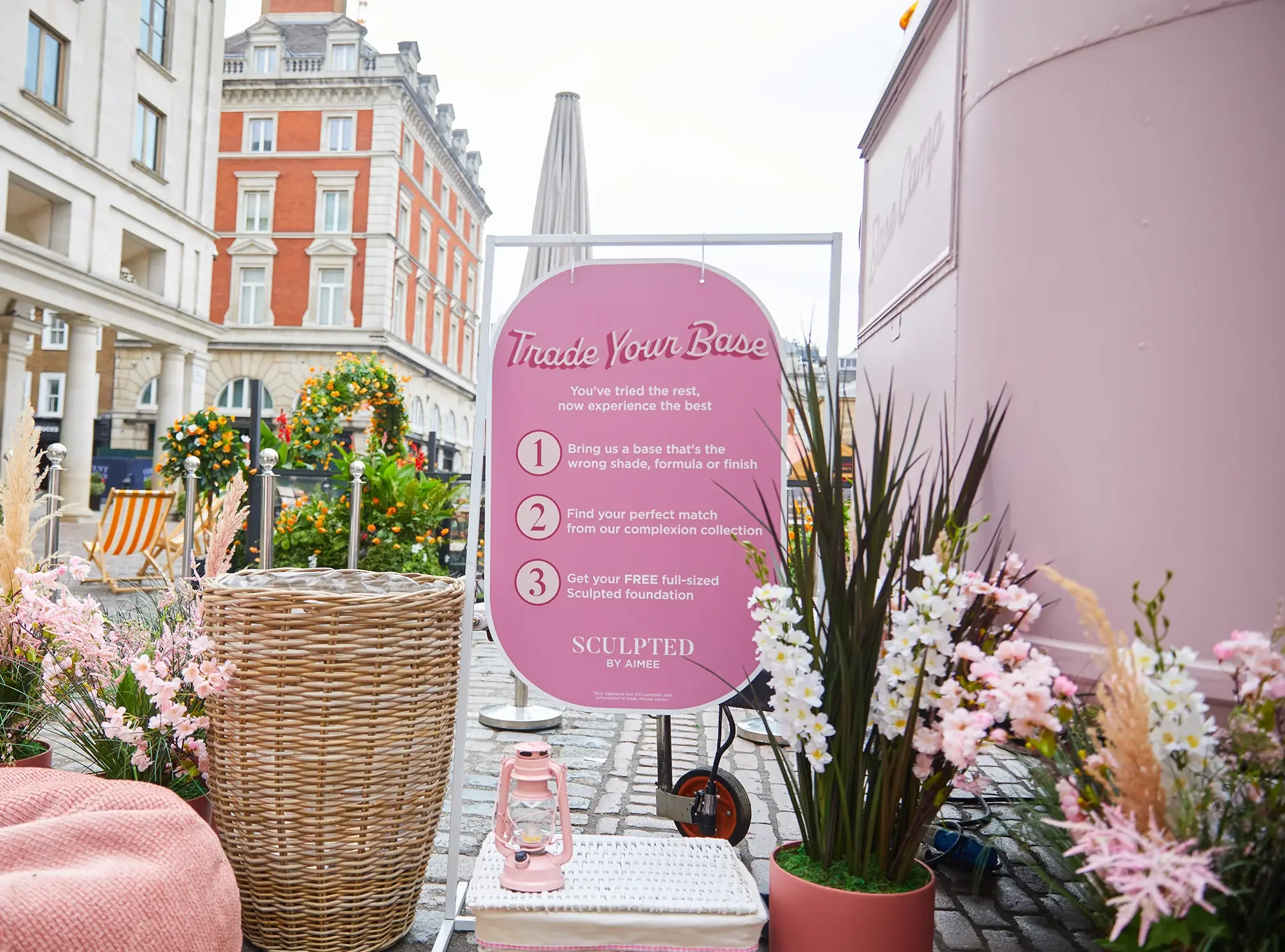 Sculpted by Aimee, Experiential Marketing Airstream Roadshow in Covent Garden London - Signage