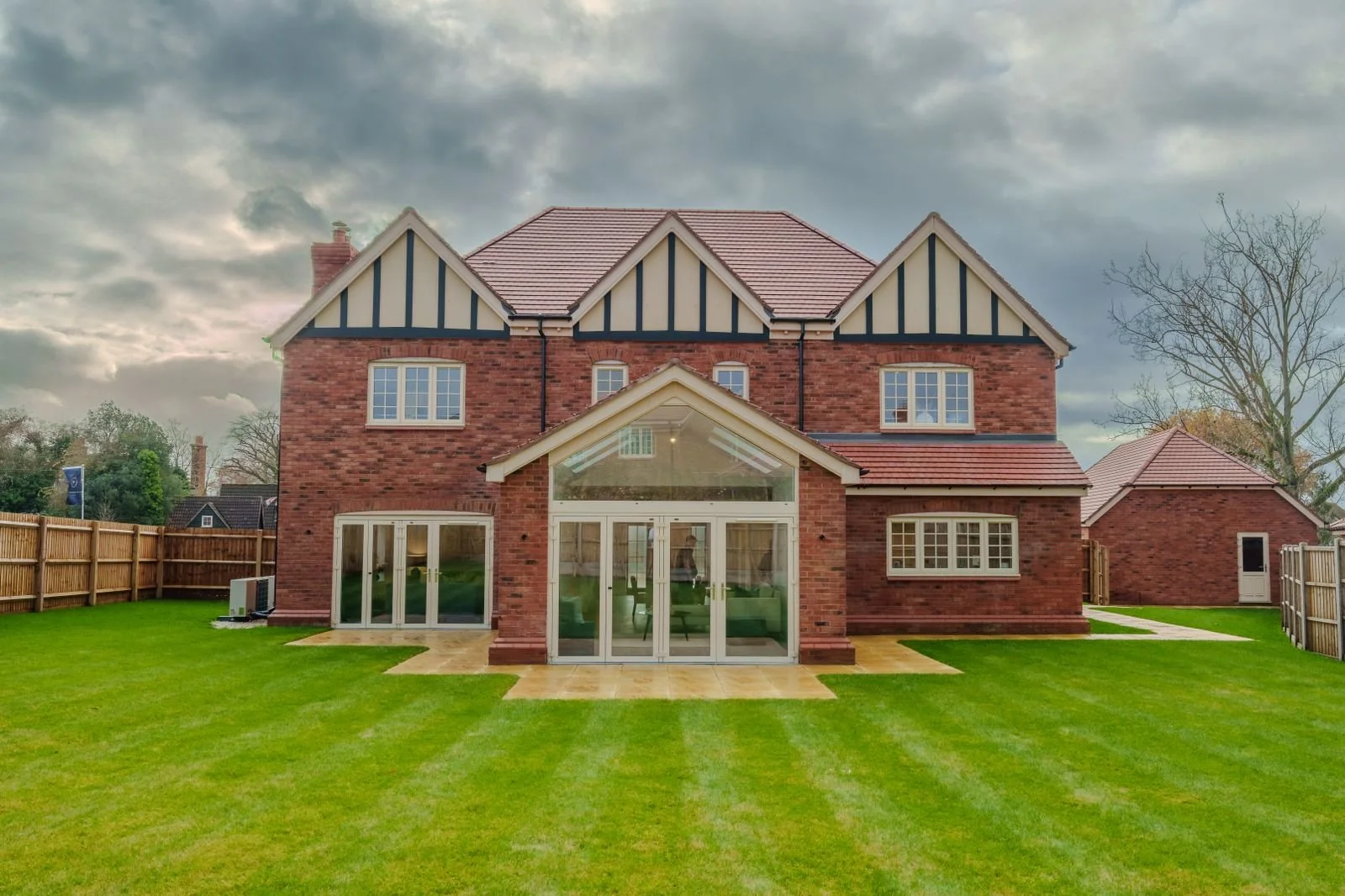 WhatsApp Image 2025-12-06 at 18.08.11 (1).jpeg