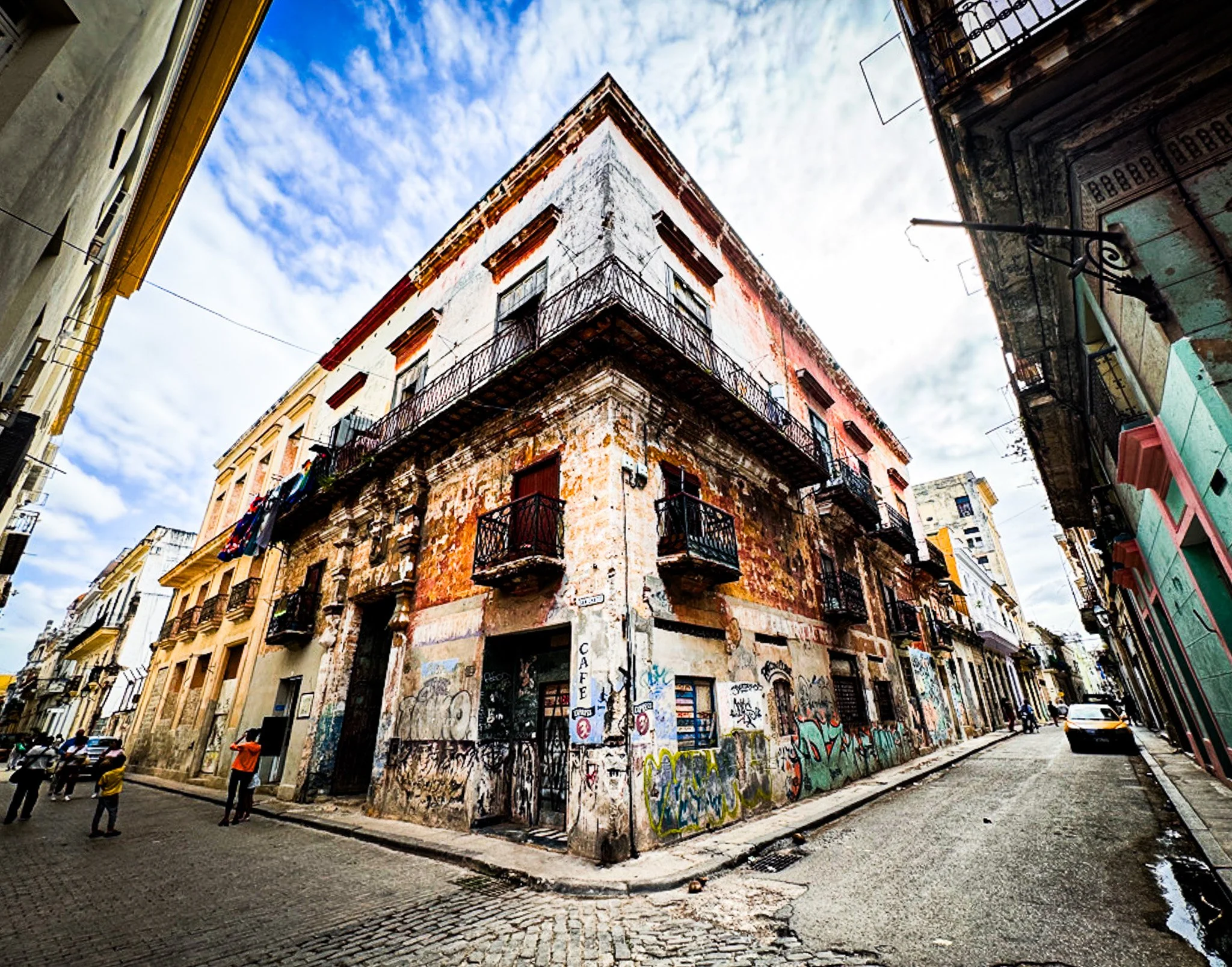 HAVANA HOUSES, CUBA, LISBETH MONETON, 70 X 50 CM.jpg