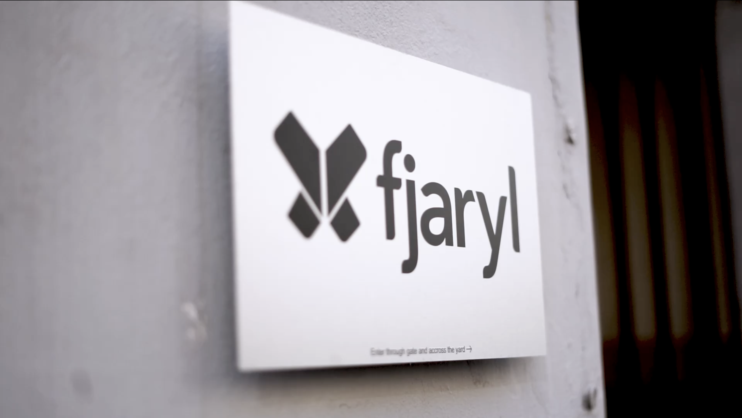 Fjaryl-sign.png