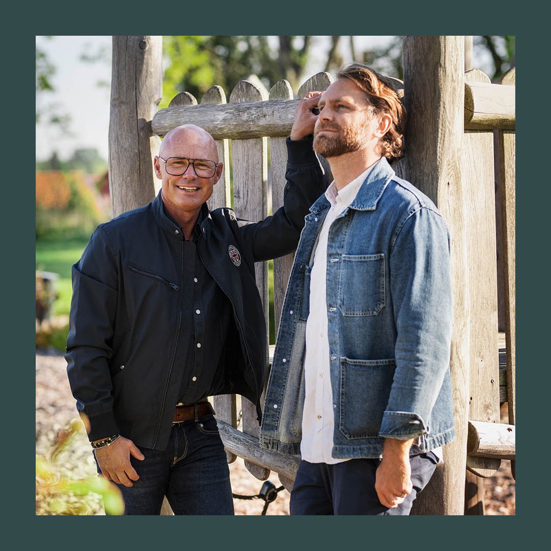 Jättadalen har sitt ursprung i småhustillverkaren Sjödalshus i Timmersdala, som drevs av​ den nuvarande ägaren David Larssons far, mitt i den böljande Vallebygden. Sjödalshus var tidiga med att förhålla sig till naturens resurser med stor res