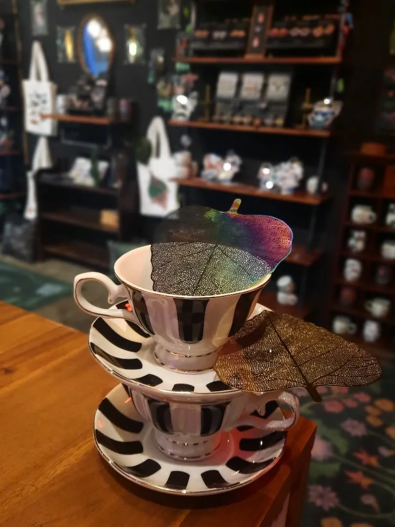 How stunning do our new @the.minchin.tea.co teacup and saucer sets look? 😍 

And our beautiful leaf skeleton tea strainers that we have been keeping under wraps for a while...we have a big new product drop and exciting things coming very soon to The