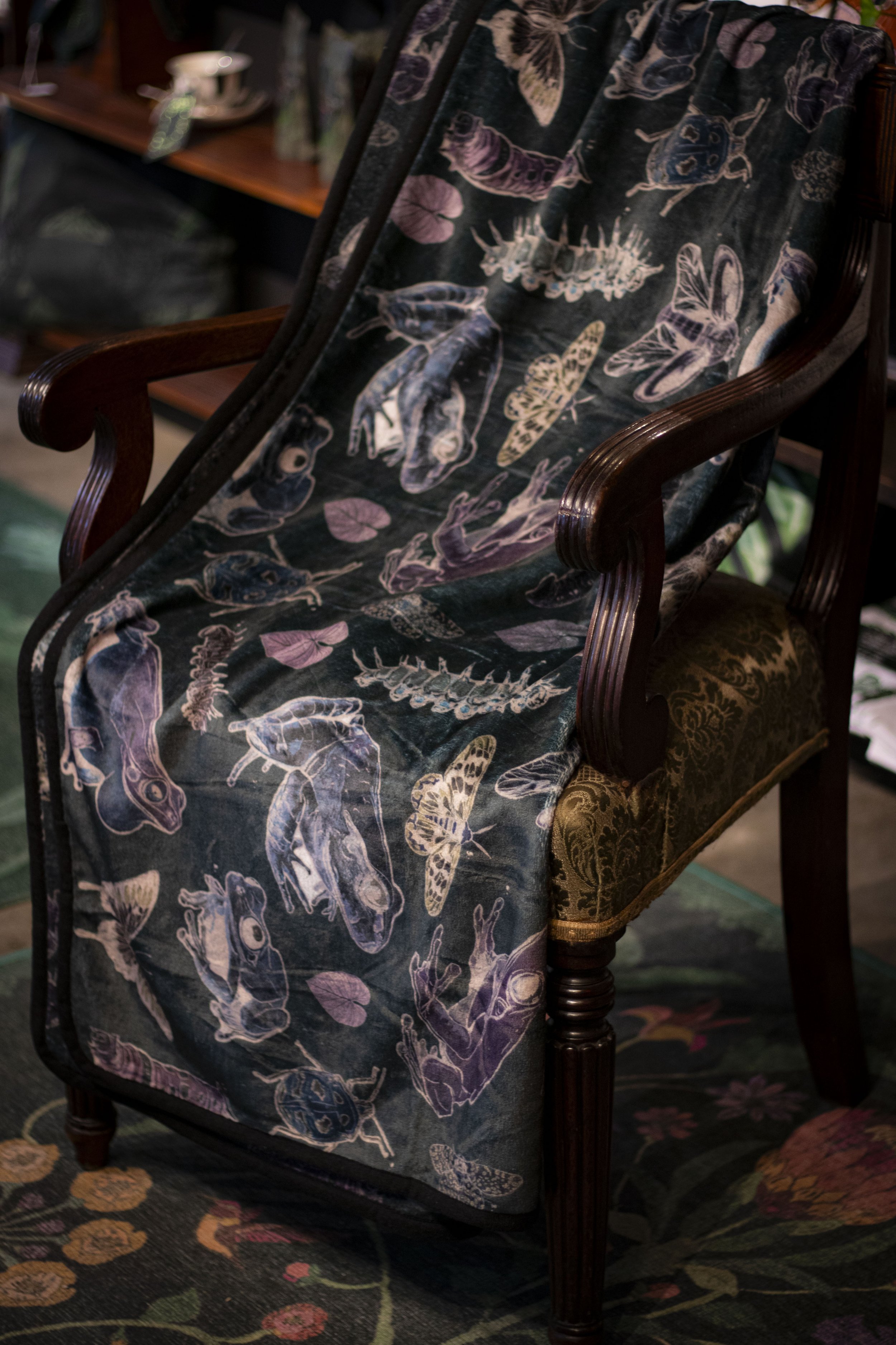 'Batrachology Dark' Plush Throw Blanket
