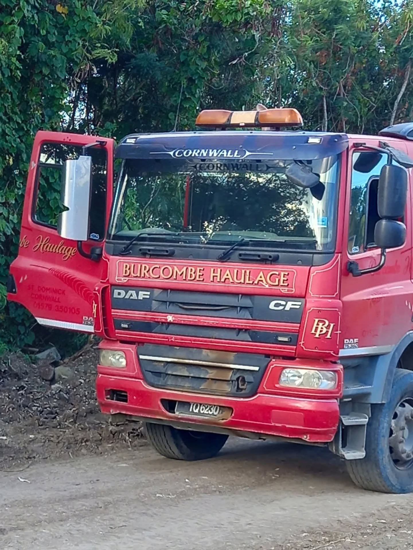 At least there's one Burcombe lorry not facing the wind and rain today 😎
Thank you to Sue who spotted a former Burcombe tipper still in operation at a construction site in sunny St Lucia, West Indies a few days ago!
