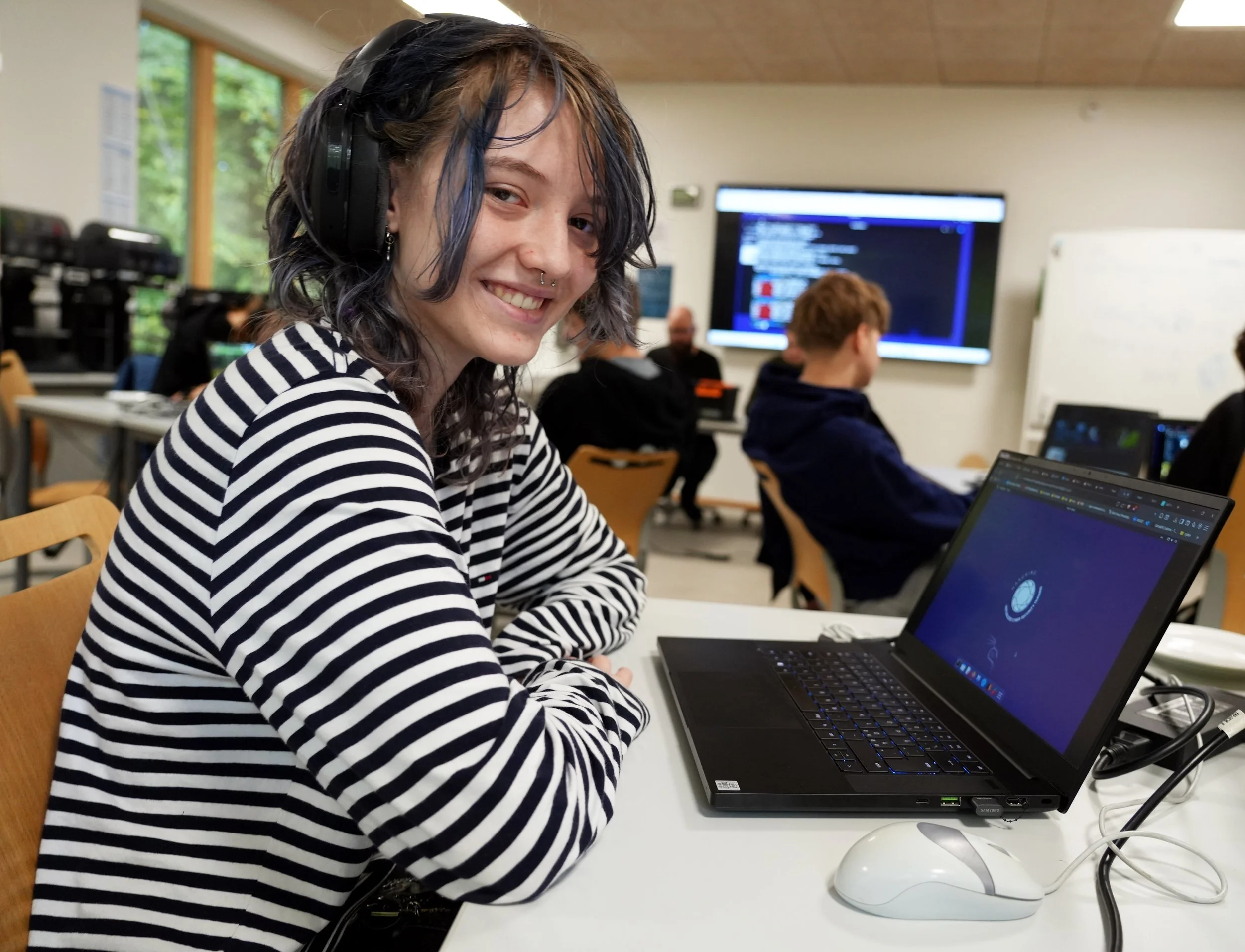 Elever på Cyber Security-linjen på Vordingborg Fri Fagskole lærer at forebygge IT-kriminalitet som “whitehats” ved at arbejde med netværkssikkerhed, kryptografi, web-hacking, scripting og cybertrusler i praksis.