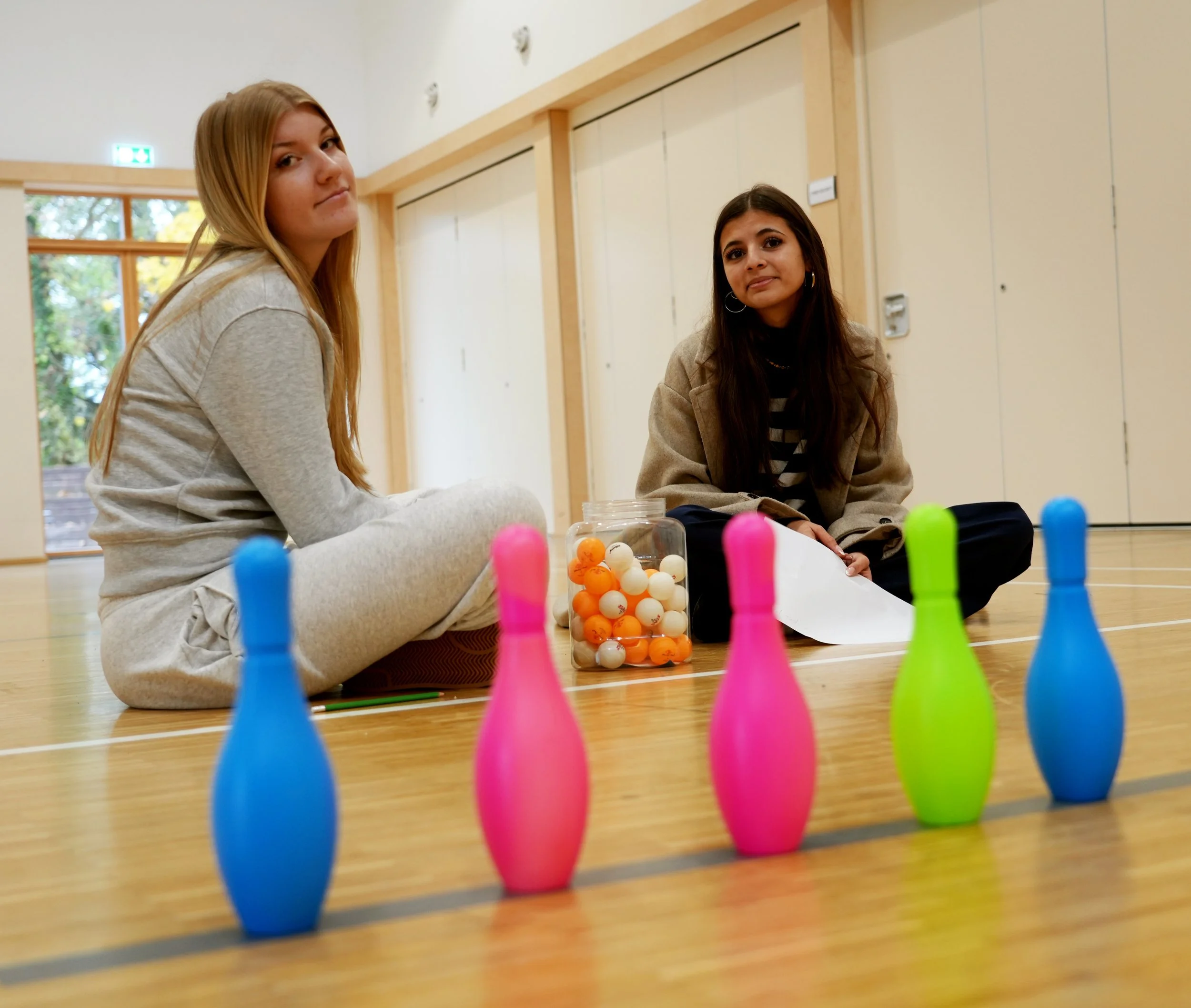 På Vordingborg Fri Fagskole får elever indsigt i arbejdet i daginstitutioner og ældreplejen og introduceres til den professionelle vinkel i tæt samarbejde med lokale plejehjem, skoler, dagpleje og børnehaver.