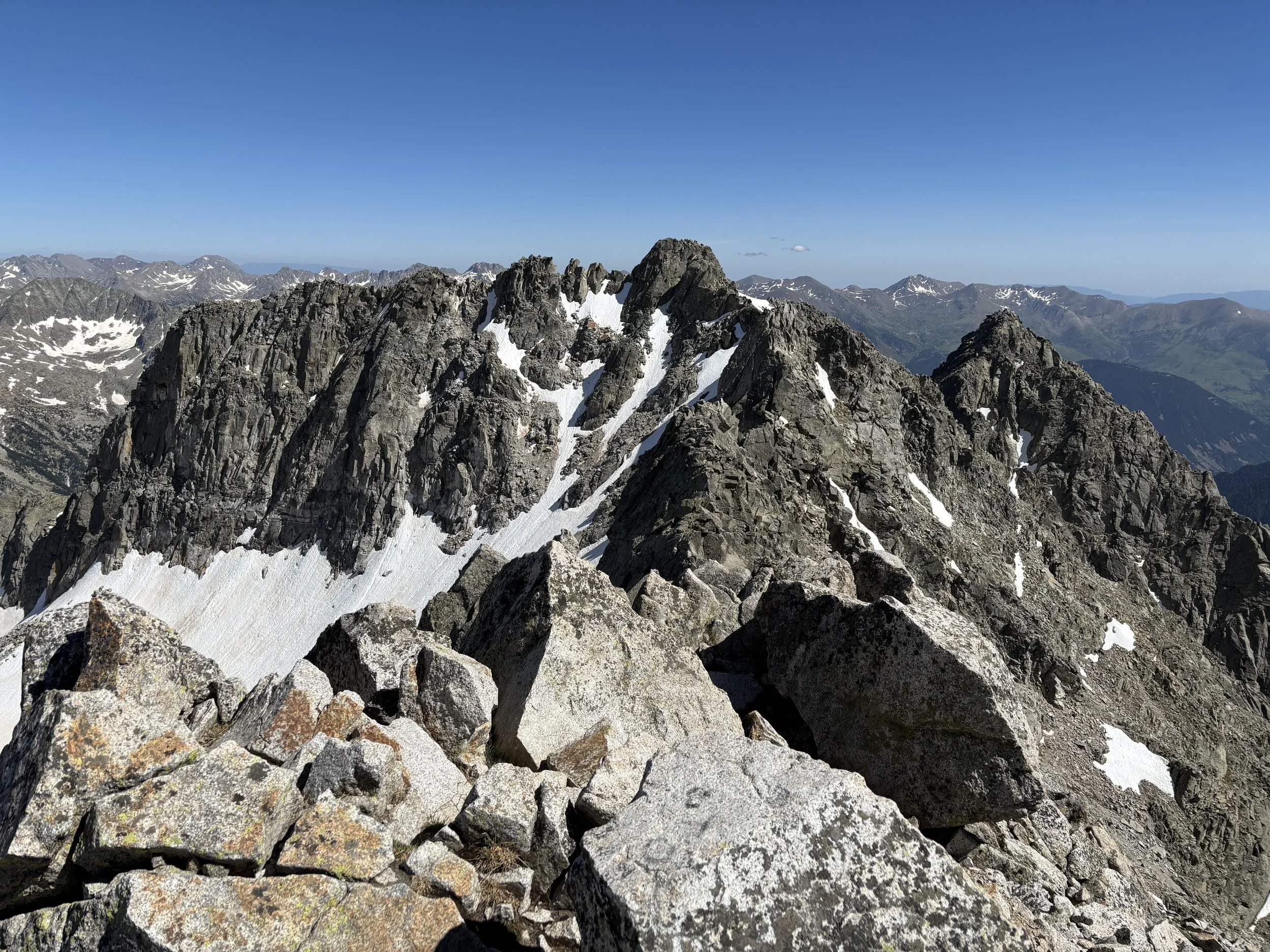 Aiguille Célestin Passet (droite) - Comoloforno (milieu)