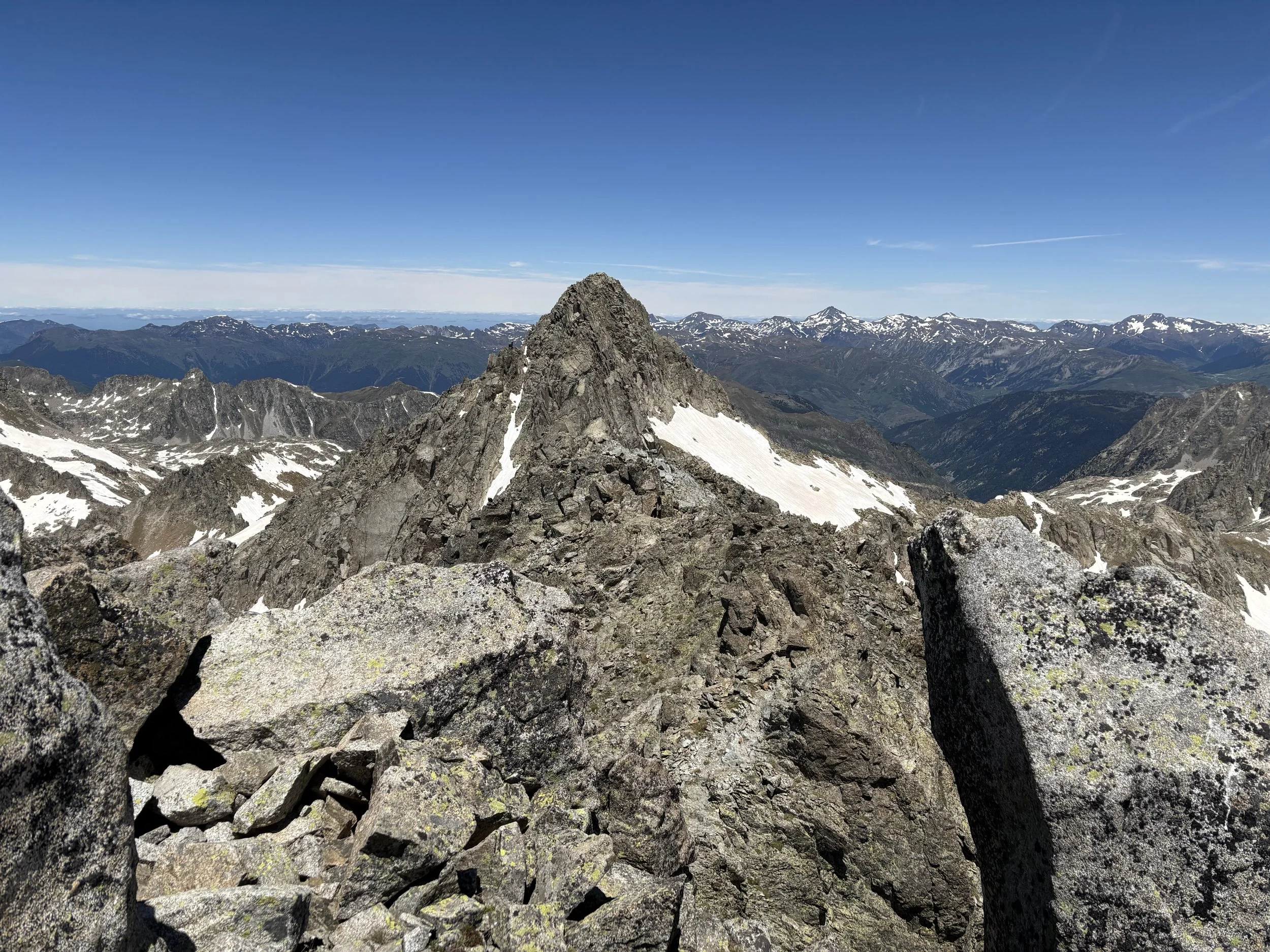 Besiberri Nord en fond
