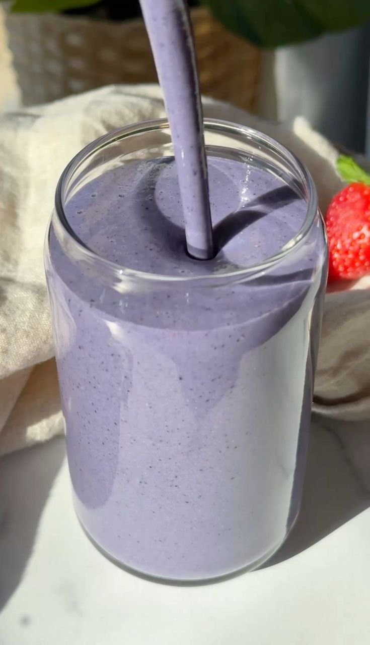 BLUEBERRY CHAI PROTEIN SMOOTHIE