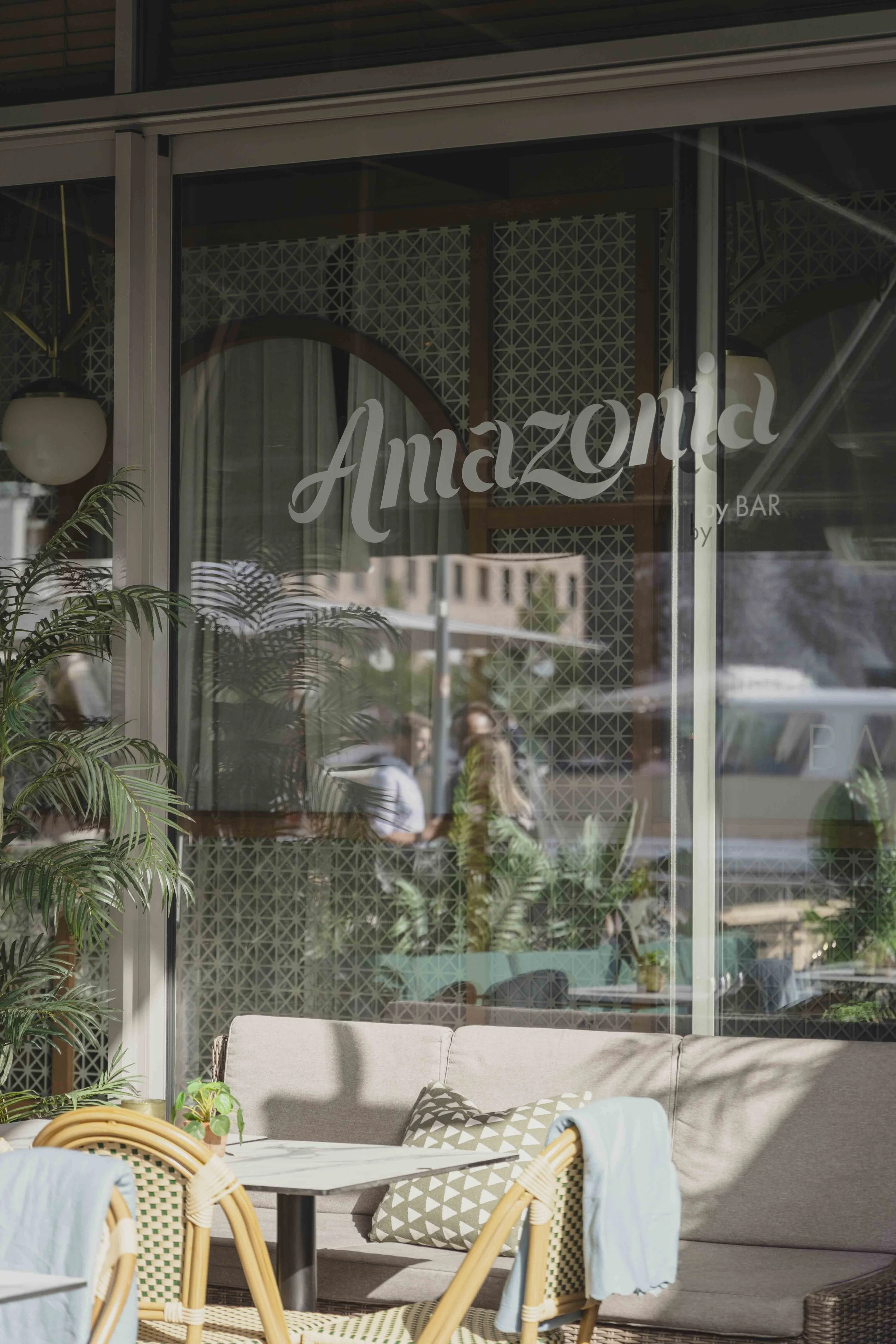 Uteservering hos Amazonia by BAR, interiørfoto av Samare