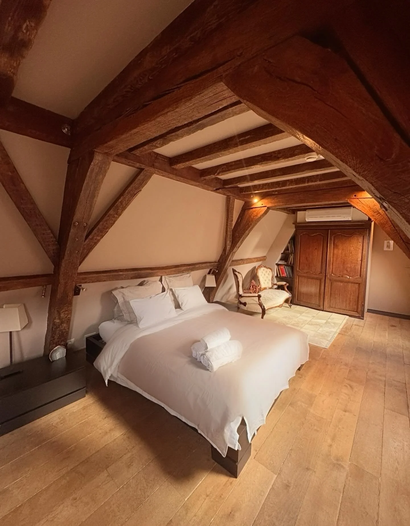 Cosy autumn morning @linenresidences 🍁 🍂 ⁣
.⁣
.⁣
.⁣
.⁣
.⁣
#antwerp #antwerpcity #antwerpdesign #antwerpen #antwerpencity #antwerpen🇧🇪 #antwerpfoodguide #antwerpfoodie #antwerphotspot #anvers #architecturephotography #beer #belgie #belgique #belgi