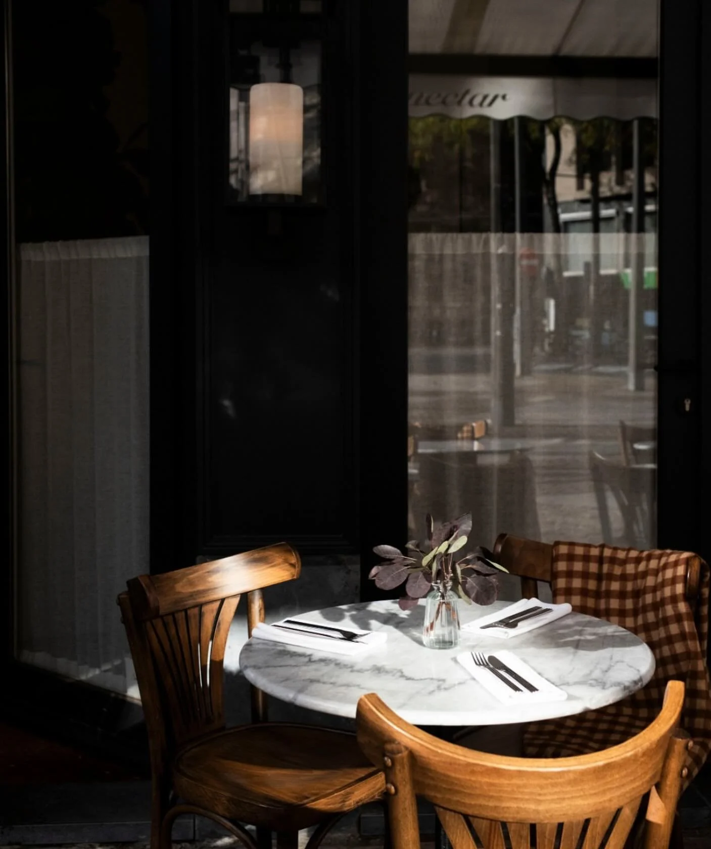 Recommendation | For a plant forward gem @nectarantwerp a 14min walk from our Lijnwaadmarkt apartments ⁣
.⁣
.⁣
.⁣
.⁣
.⁣
#antwerp #antwerpcity #antwerpdesign #antwerpen #antwerpencity #antwerpen🇧🇪 #antwerpfoodguide #antwerpfoodie #antwerphotspot #an