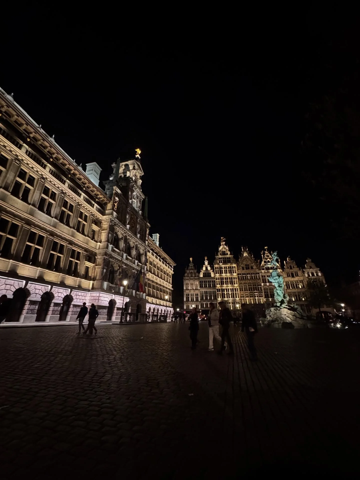 Waiting patiently for the Christmas markets to arrive!! Book your winter stay now via the links in the bio.