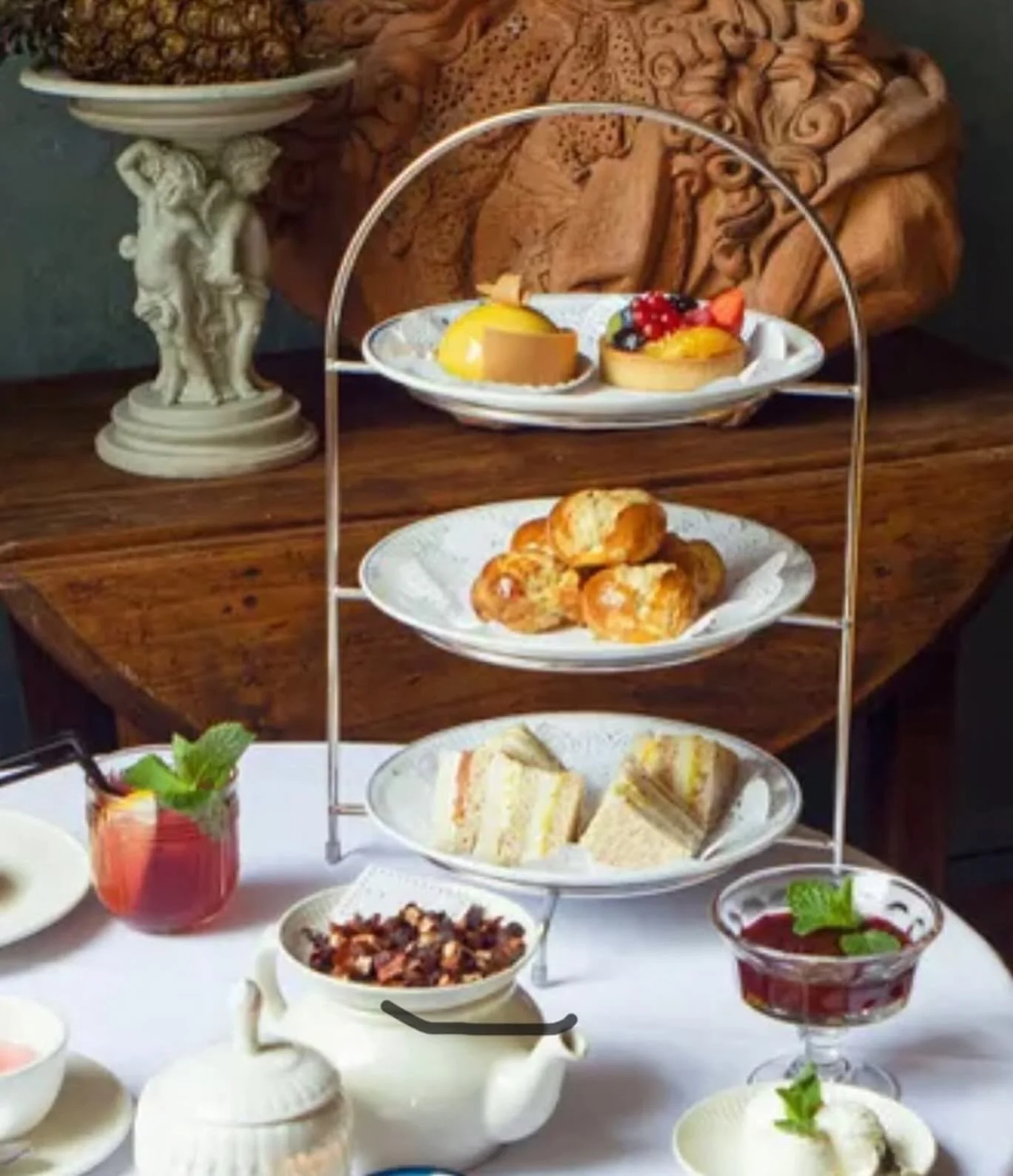 Recommendation | For the best tea &amp; cake @salondetheclaude a 7min walk from our Lijnwaadmarkt residences