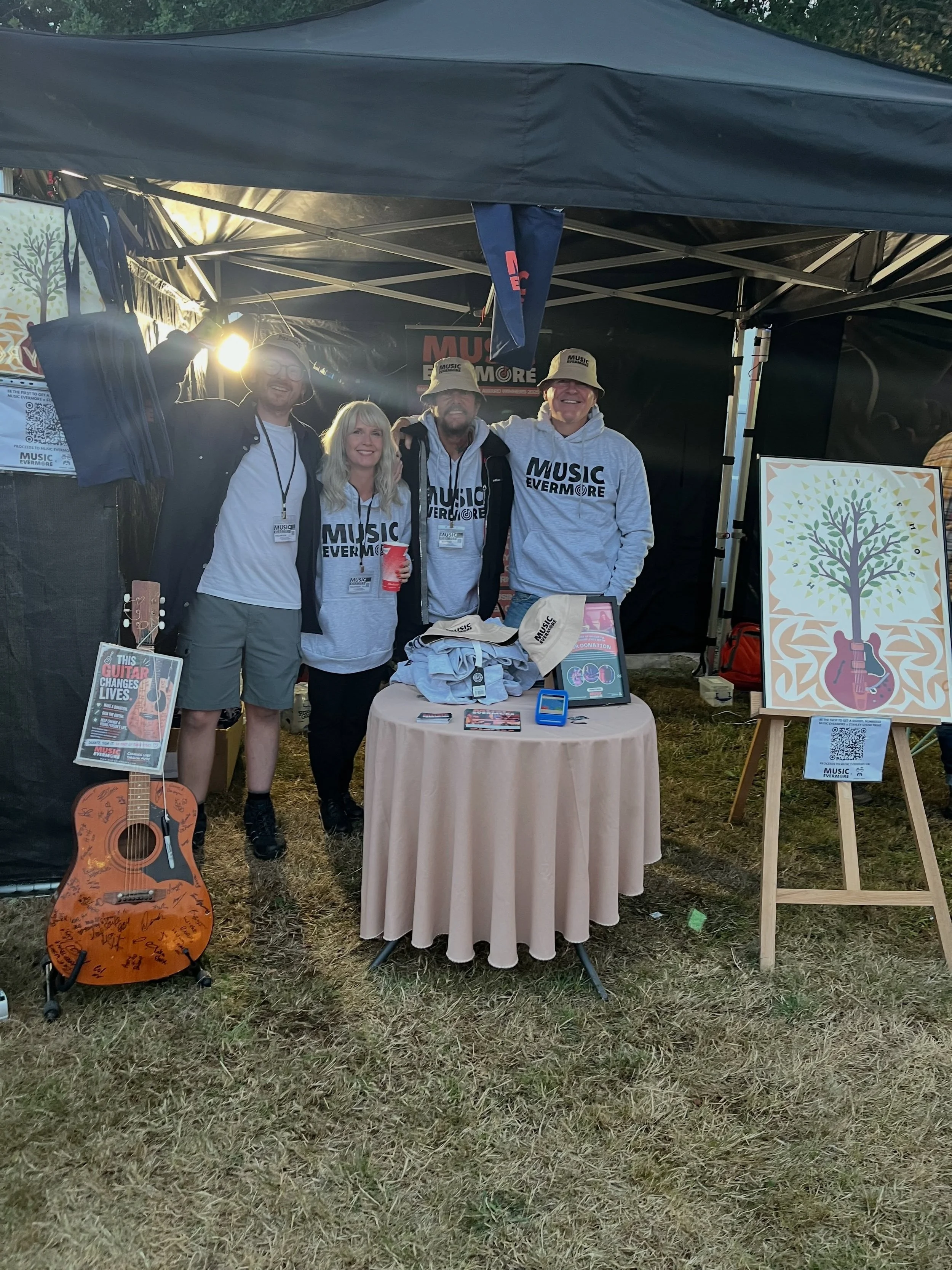 Friday i&rsquo;m in love 🧡 We had THE BEST day at @livefromwythenshawepark yesterday. We spoke to so many awesome people, made a ton of donations and got our guitar signed by everyone. Russ from The Human League came over, grabbed a bucket hat and s