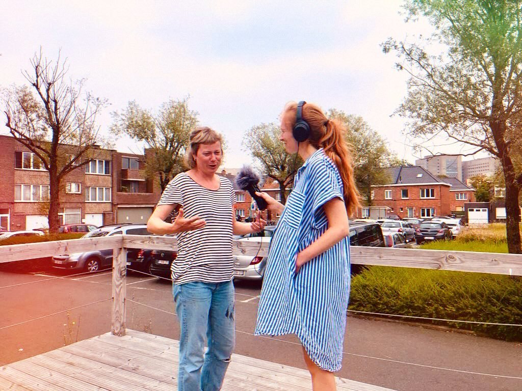 Toen nog met lang haar en zwangere buik tijdens de opnames van mijn gesprek met Elly van CAMPUSatelier. Ze vertelt over de werking van het atelier en het draagvlak dat ze cre&euml;erden voor de buurtbewoners. En dat mag je letterlijk nemen want we st