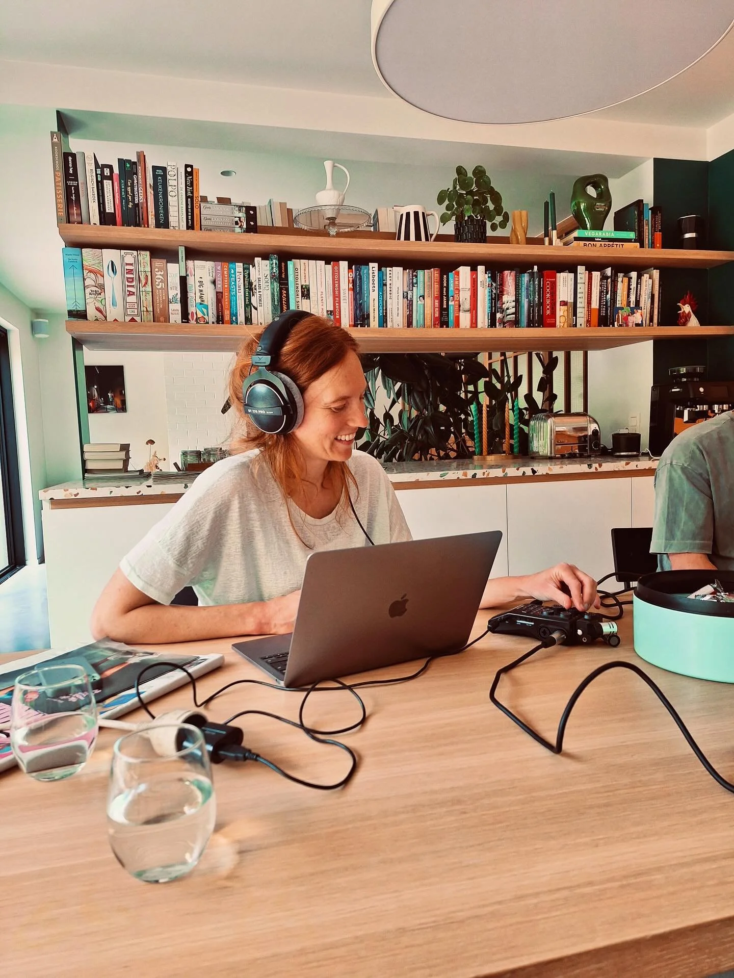 Mijn laatste werkdag voor de start van mijn moederschapsrust (kan iemand daar een ander woord voor vinden) zit er op. 

Voor ik hier even verdwijn wil ik nog even terugblikken, want ik heb de laatste maanden samen met @evamoeraert en @pieterbl de Art