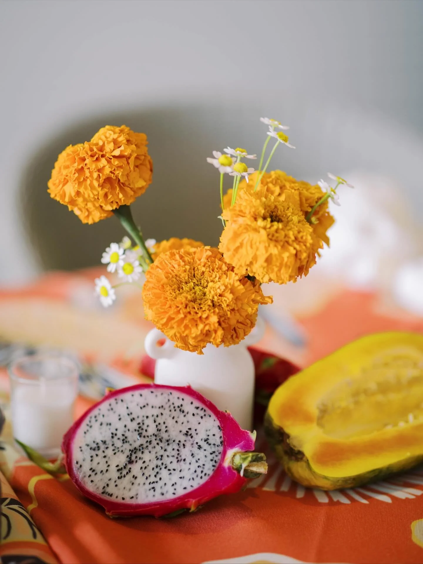 The florals, the colors, the vibes🌷🥭✨🌸🍊
&bull;
&bull;
&bull;
&bull;
Celebrated Events: @celebratedevents
Love &amp; Covenant: @loveandcovenant
Beneva Weddings: @benevaweddings
Ami Loves Coconuts: @amilovescoconuts
Brides by Kelly Anne: @bridesbyk