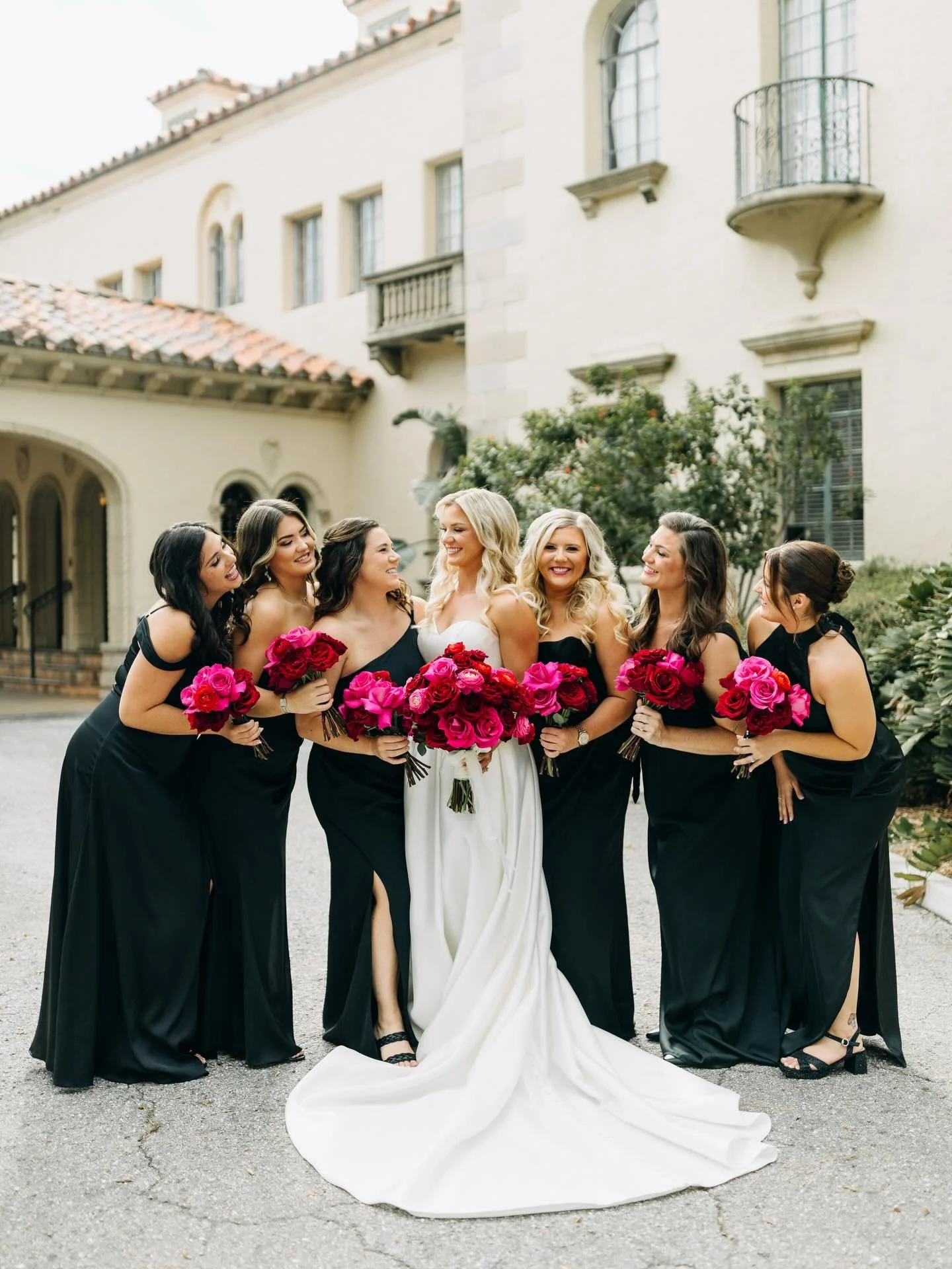 Color with intention🌷❤️
&bull;
&bull;
&bull;
&bull;
venue: @powelcrosleyestate
caterers: @milancatering
day-of coordinator: @laurasnowweddings
florals: @benevaweddings @benevaflowers
photographer: @ambermcwhorterphotography
videographer: @palmfilmpr