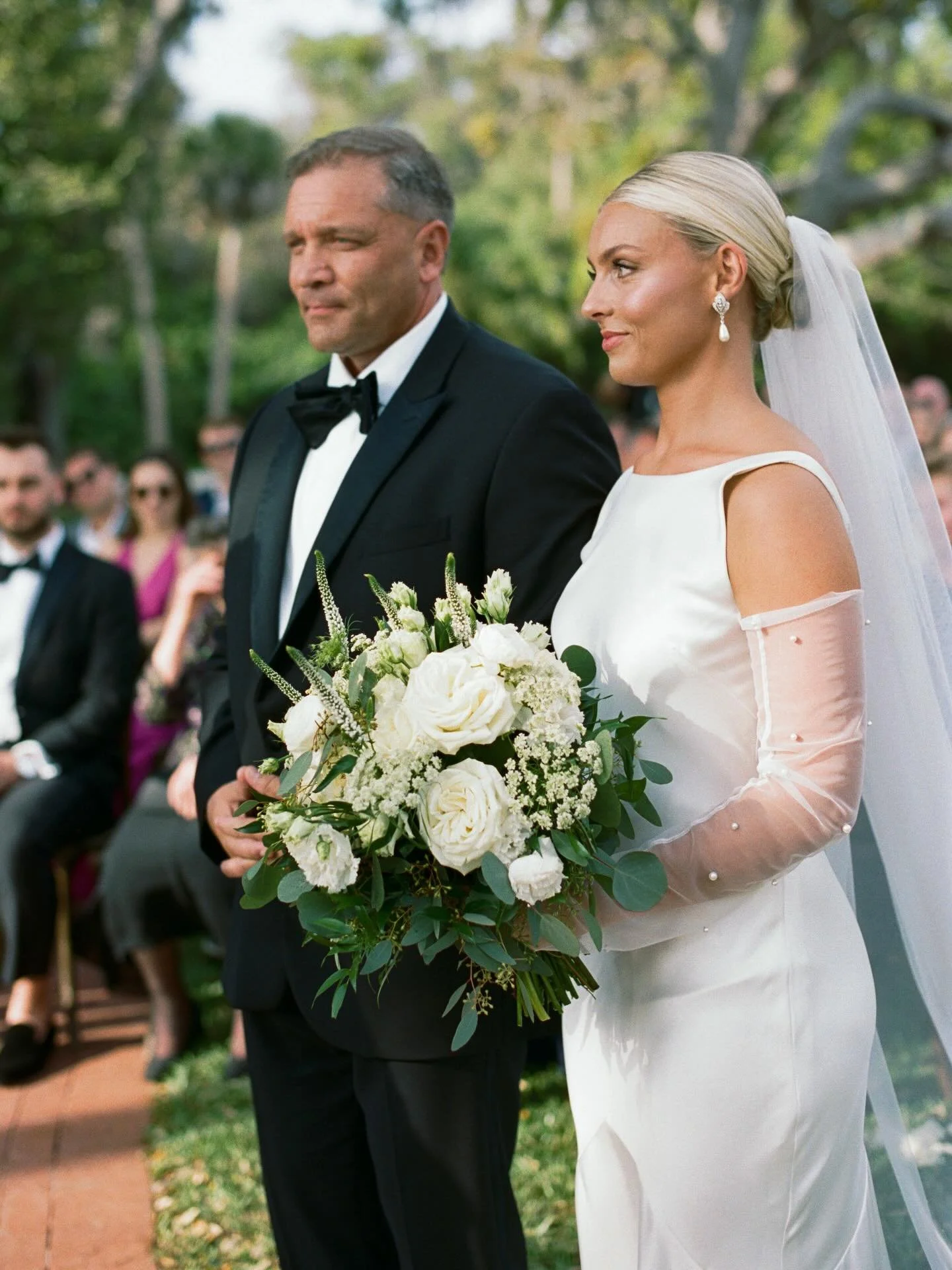 A day of love, shared with family🤍🤍
&bull;
&bull;
&bull;
&bull;
Photography: @everencephotography
Beauty: @thetrendeemakeup
Florals: @benevaweddings 
Videographer: @gldn_creatives_weddings
Planning: @wonderevents.fl

#familyovereverything #weddingd