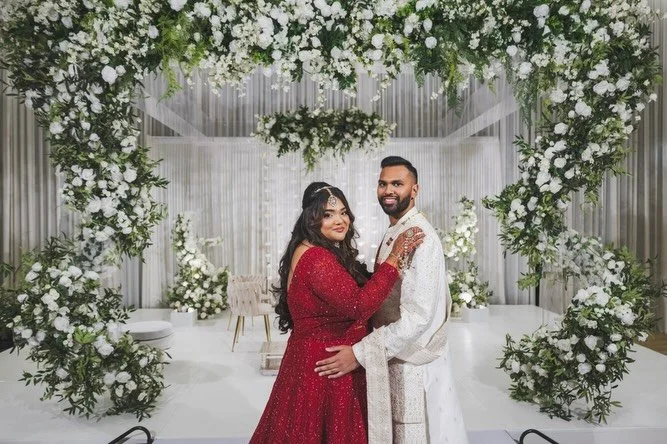 absolutely breathtaking🤍✨
&bull;
&bull;
&bull;
&bull;
Planner: @crimsonbleuevents
Content Creator: @the.dulhan.diaries
Venue: @vansheventcenter
DJ: @desijunctiondjs @its_doublej
MC: @bigneegs
Dancefloor: @atlantadancefloors
Dholi: @dholi_singh
Decor