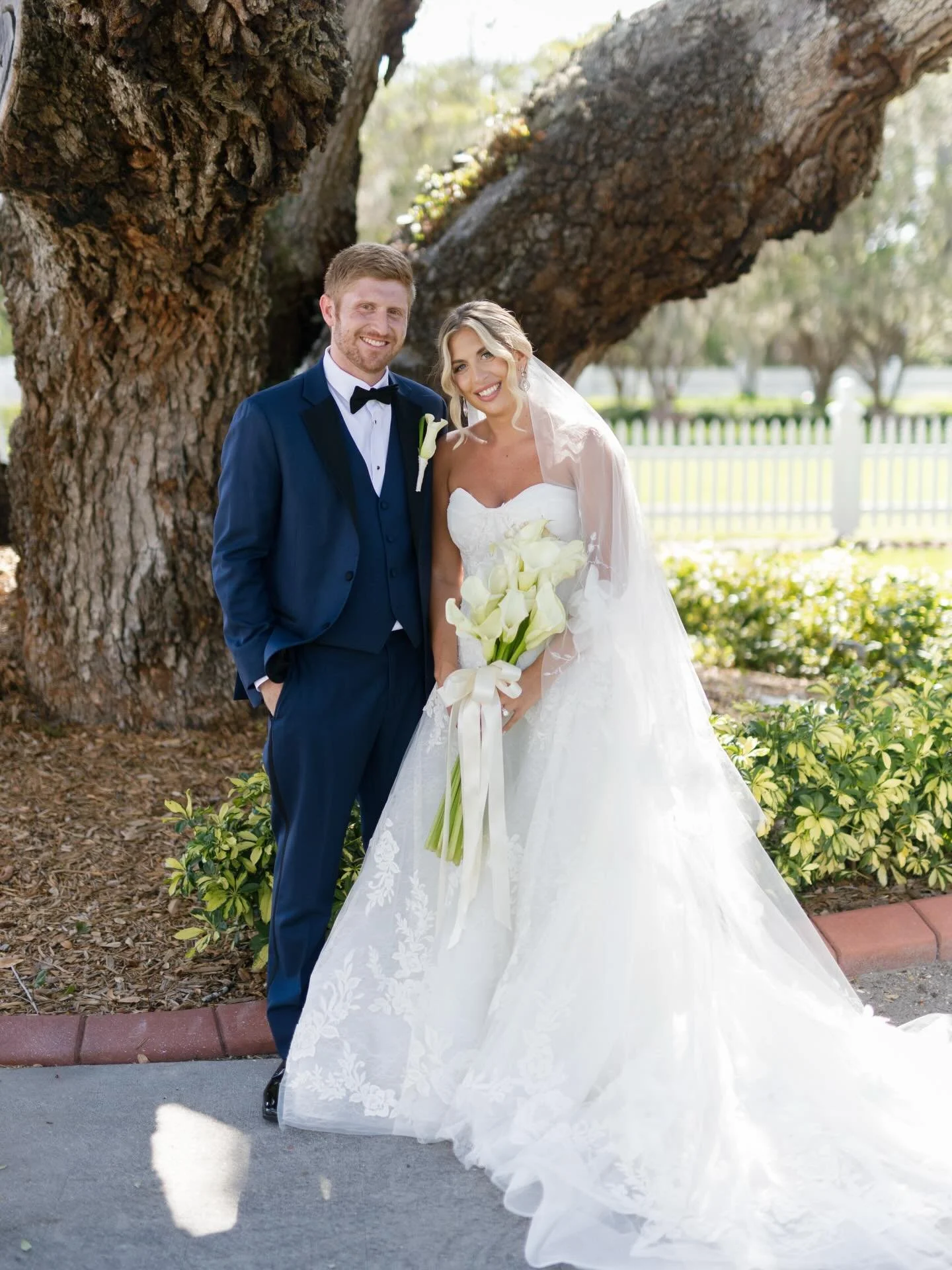 soft and effortlessly timeless✨
&bull;
&bull;
&bull;
&bull;
Vendors:
photography | @matlockandkelly
venue | @palmettobnb
planning | @bbweddingsevents
floral | @benevaweddings
wedding dress | @watters from @whitemagnoliabridal
dj | @joefarrenmusic
cat