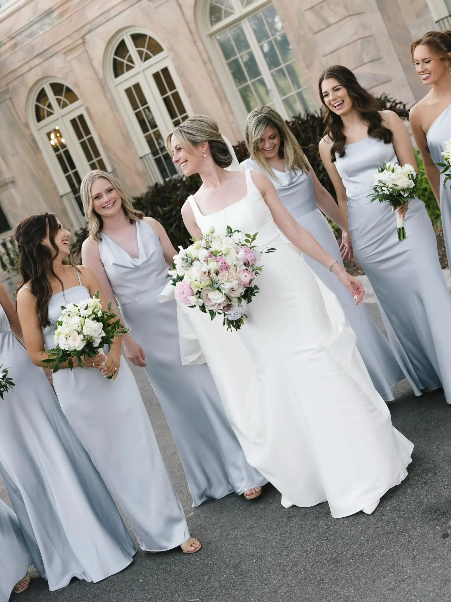 This one&rsquo;s for the girls✨
&bull;
&bull;
&bull;
&bull;
@eclecticelegancephoto
@bewedsrq
@events.ncf
@coastalfilmlab
@mattisonscatering
@ghamobiledjs
@theperfectdresssarasotaflorida
@sweetsbakehouse
@srqtrolley
@sunsetstringsmusic
@aweddingwithgr