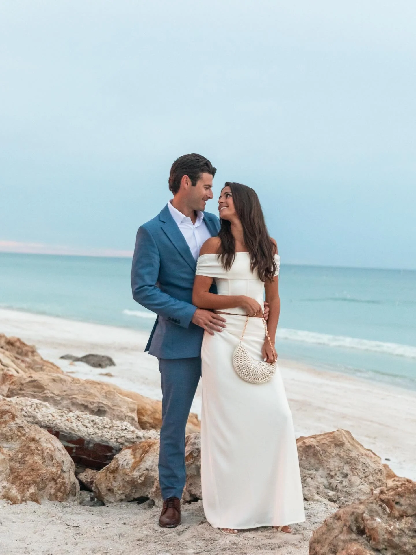 Jessie &amp; Tyler&rsquo;s night before🐚✨🌴
&bull;
&bull;
&bull;
&bull; 
@honeybeememory
@weddingslongboatkeyclub
@longboatkeyclub
@siestatrolley
@swankysoireeevents
@upstaged_srq
@cakesbyronsrq
@stellaroseevents
@linensbythesea
@tylerskidelsky @jes