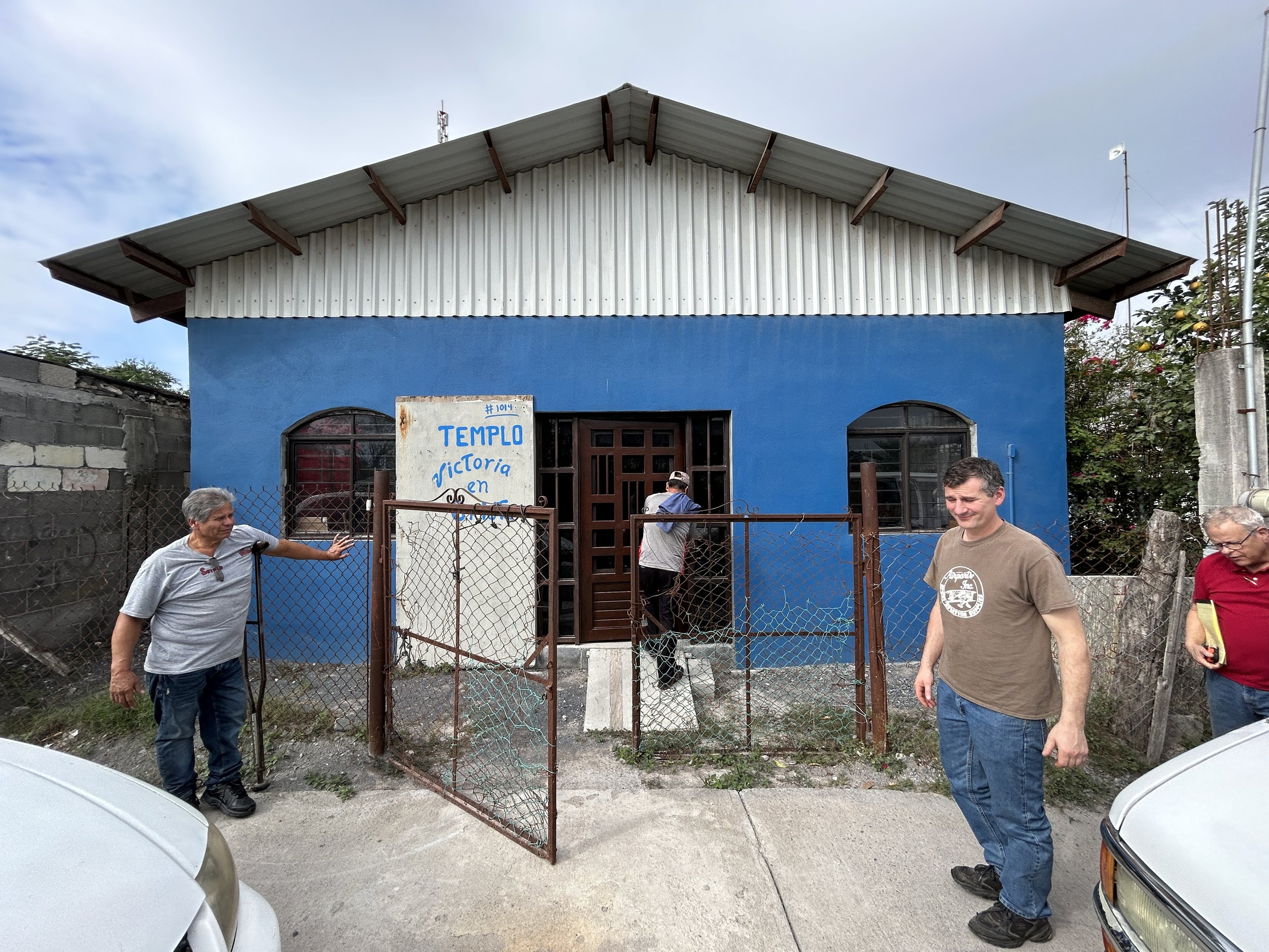Insulating and Finishing the Ceiling Templo Victoria en Christo