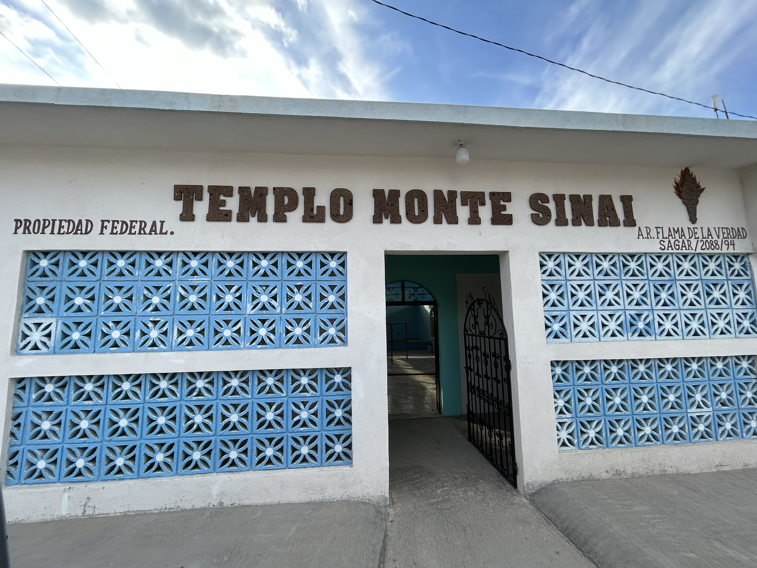 Painting at Templo Monte Sinai