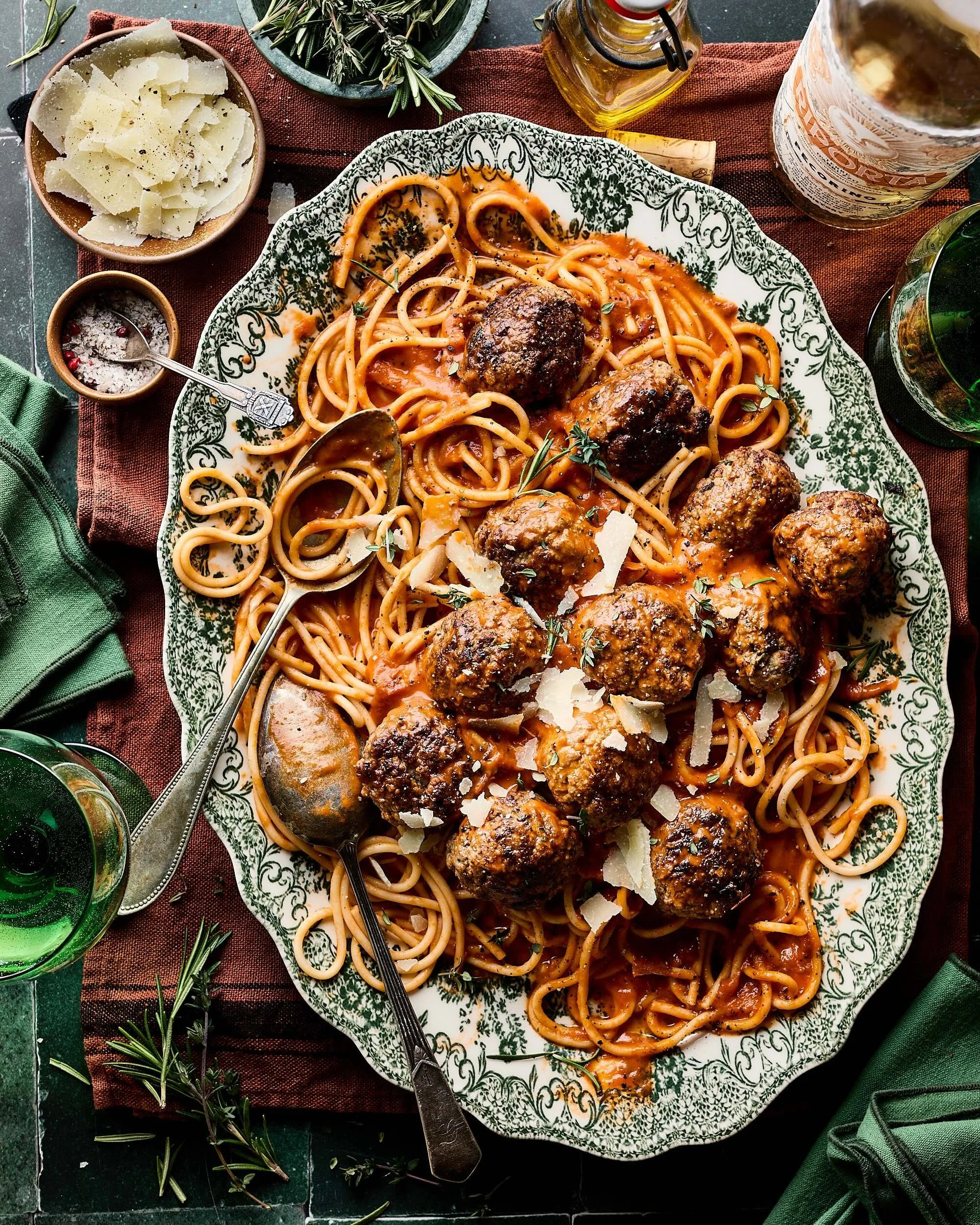Pasta polpette al sugo - pasta met gehaktballen in tomatensaus - als tip bij pasta alla norma