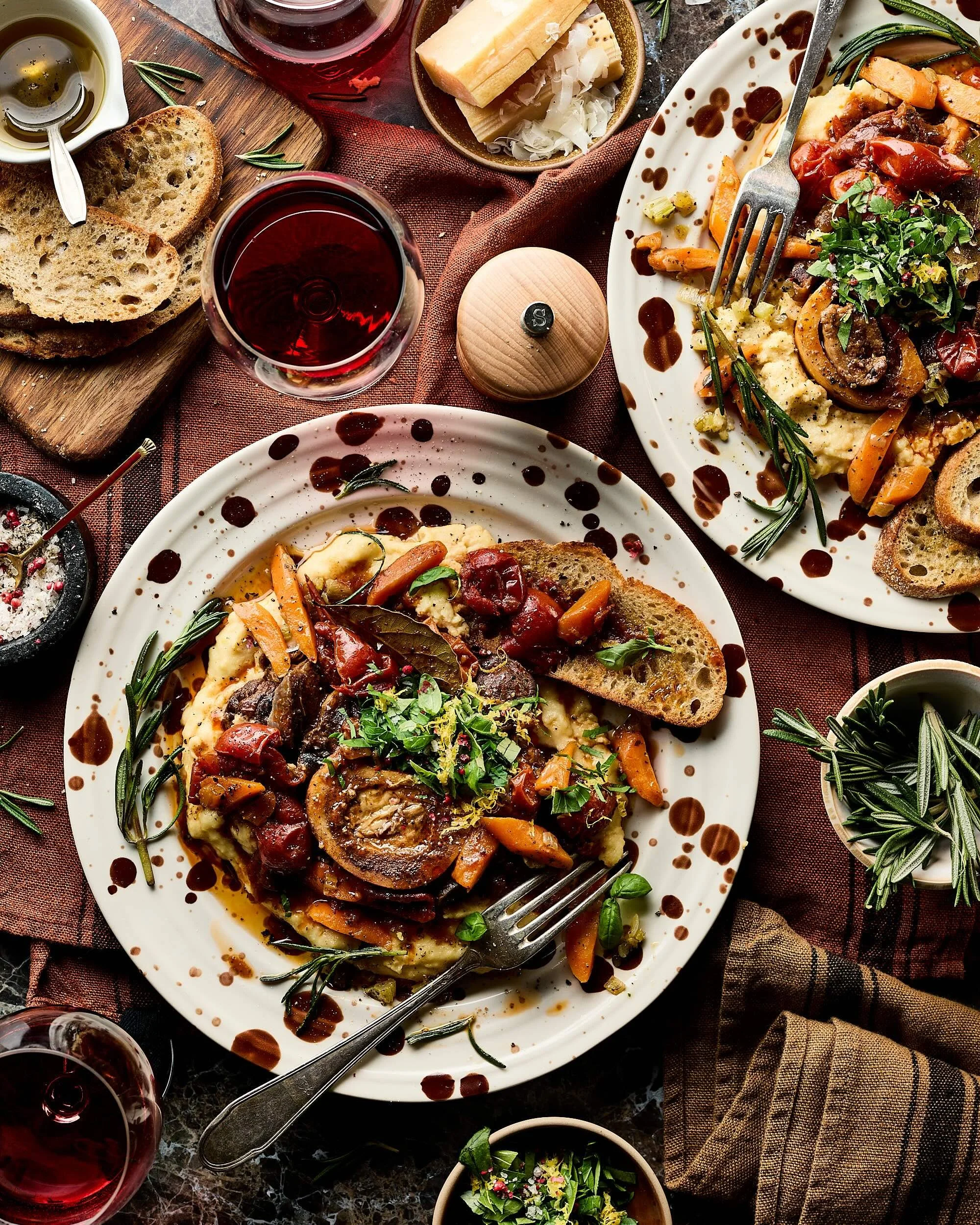 Ossobuco recept uit de oven in tomatensaus met gremolata en polenta