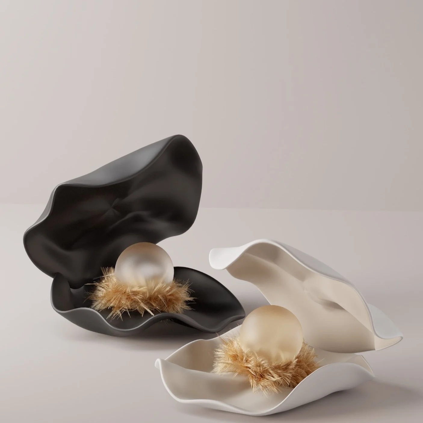 Zwei Muschelschalen, eine schwarz und eine weiß, enthalten jeweils eine Perle auf einem gefiederten Nest, auf einer weißen Oberfläche gegen einen hellgrauen Hintergrund.