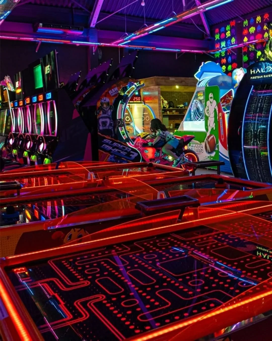 A unidade do Bario no Tatuap&eacute; tem aquele clima que abra&ccedil;a sem fazer esfor&ccedil;o: jogo rolando, comida boa chegando e uma energia que faz a mesa virar ponto de encontro rapidinho.

Drinks bem-feitos, luz na medida e um espa&ccedil;o q