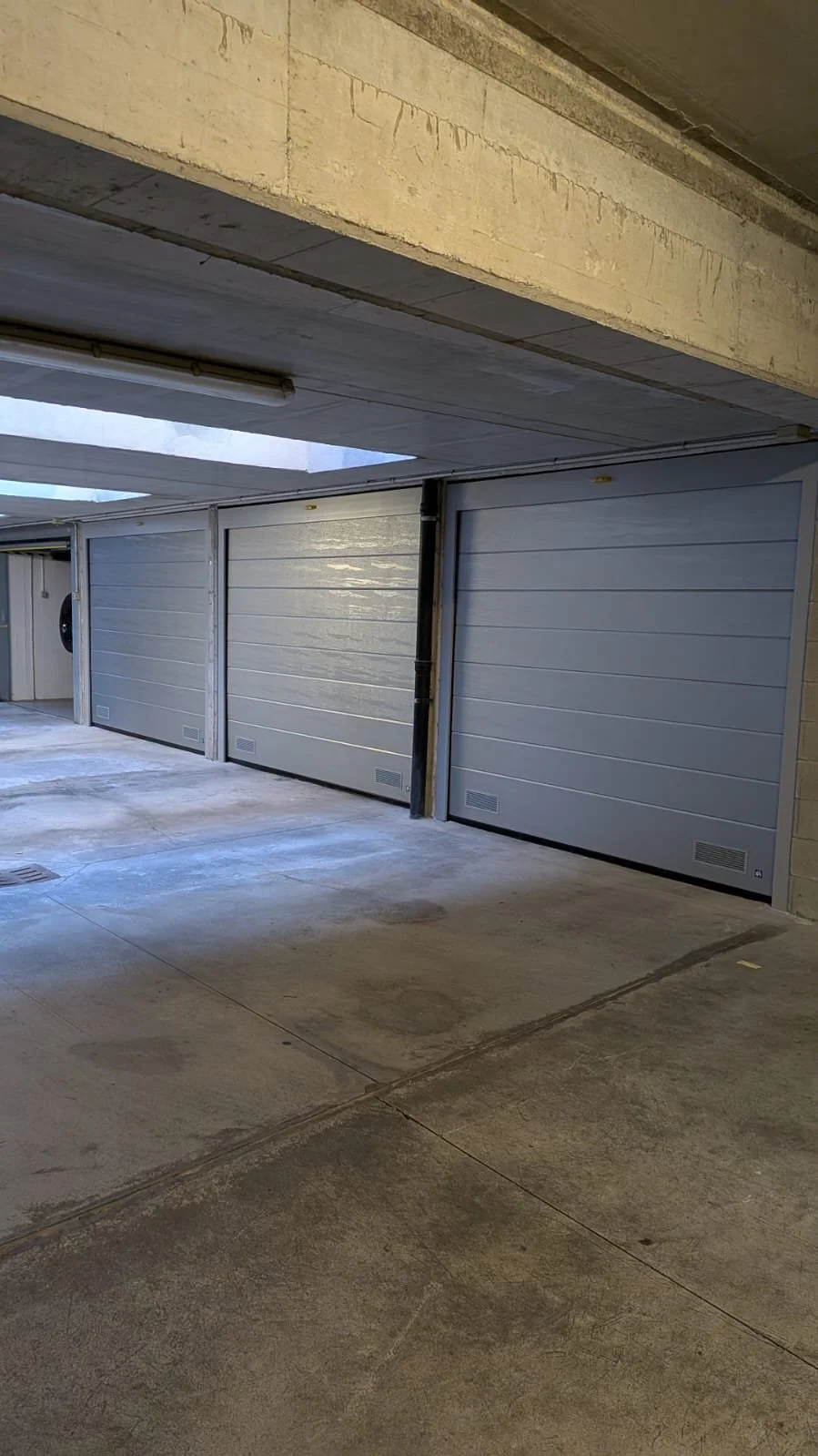 N°7 Porte sezionali residenziali in un condominio
