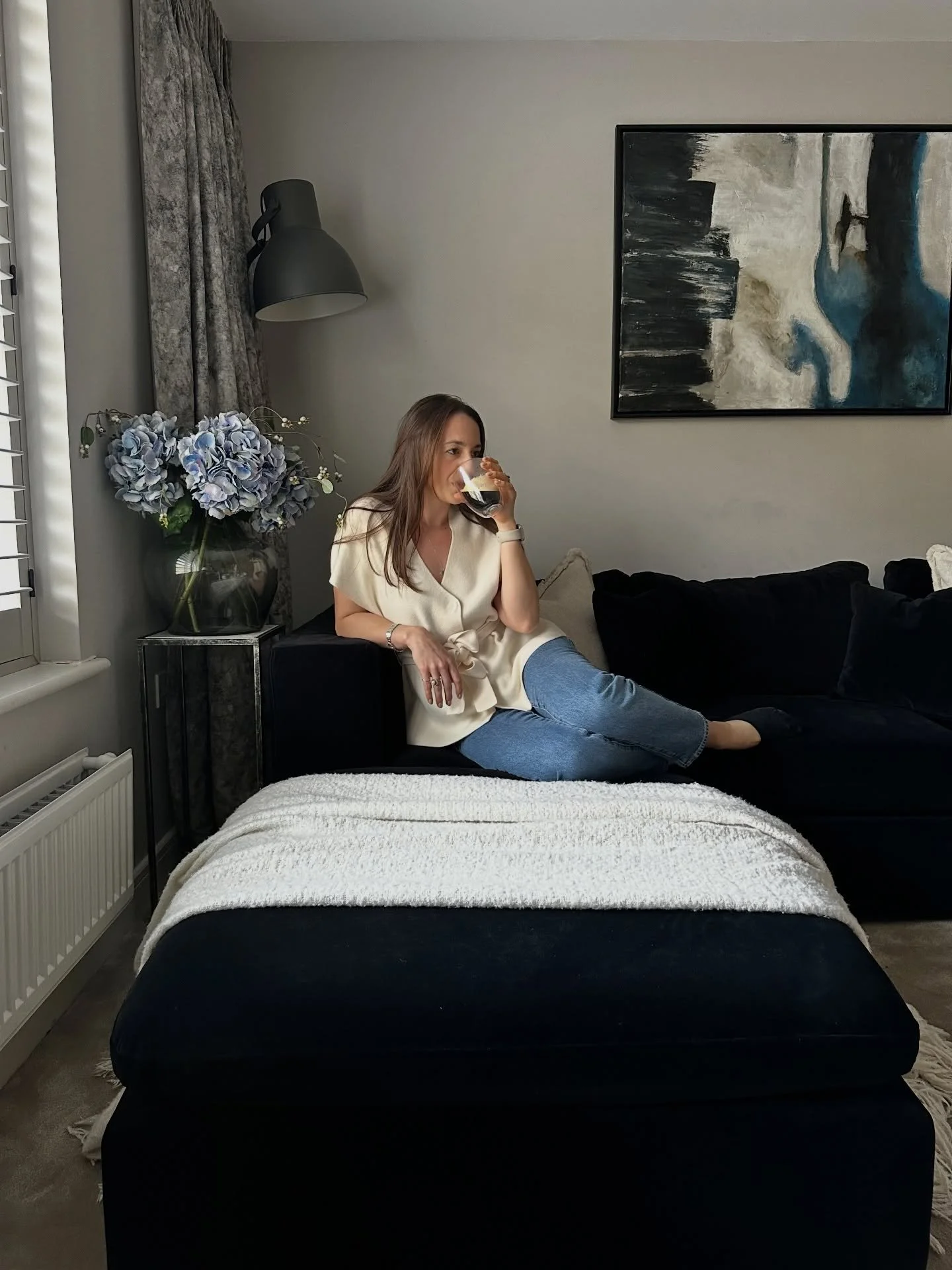 I didn&rsquo;t expect to love this sofa as much as I do&hellip;

ad &ndash; A little update on our sofa from @bedkingdom because we&rsquo;ve been living with it for a while now and I just had to tell you

It&rsquo;s definitely on the firmer side, whi