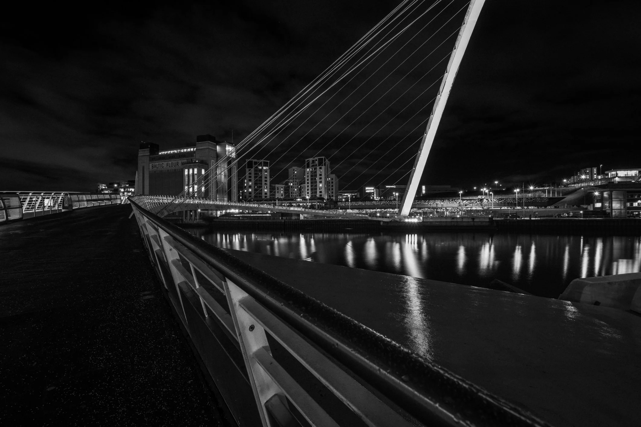 Millennium foot bridge black and white