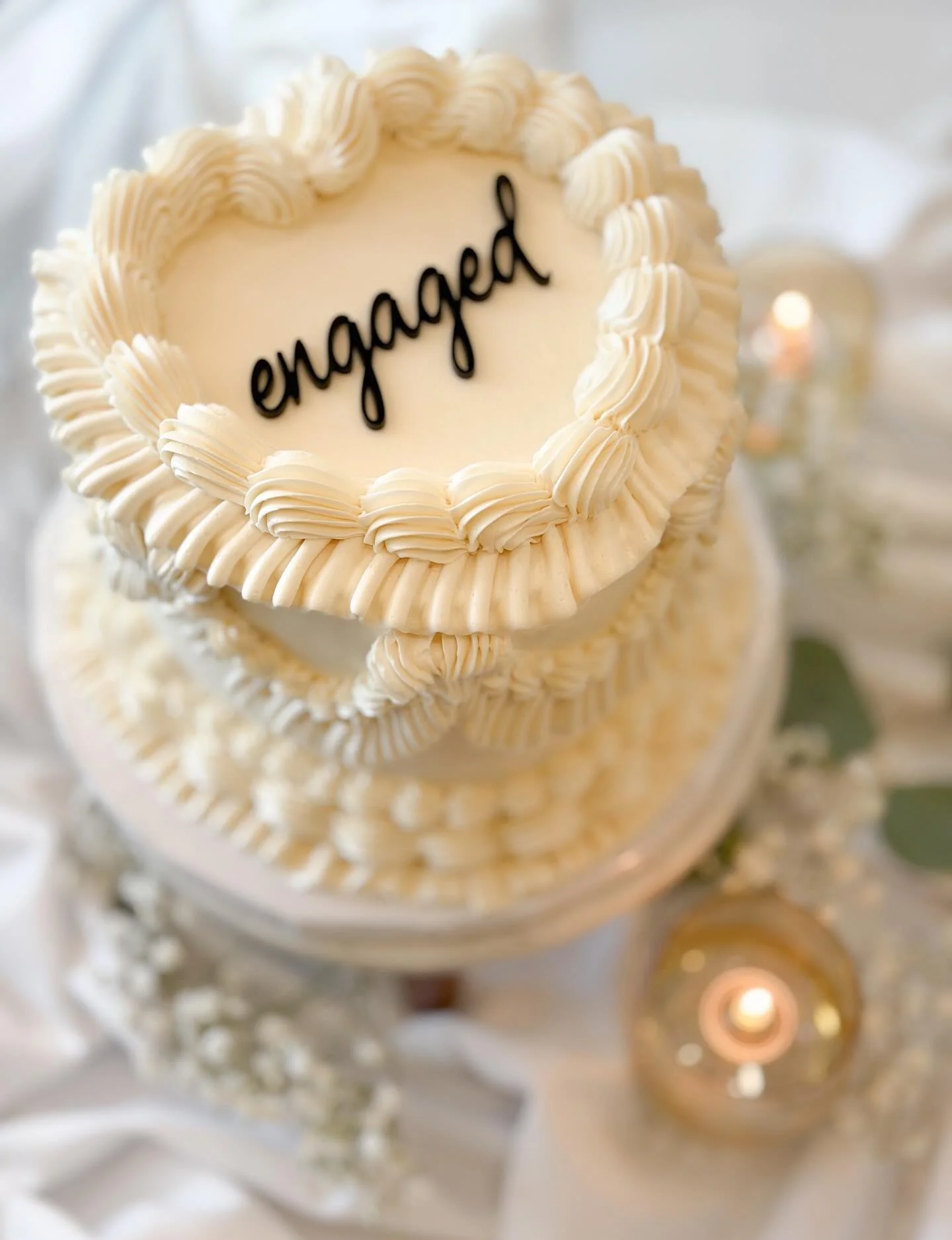 An engagement cake every girl dreams of.