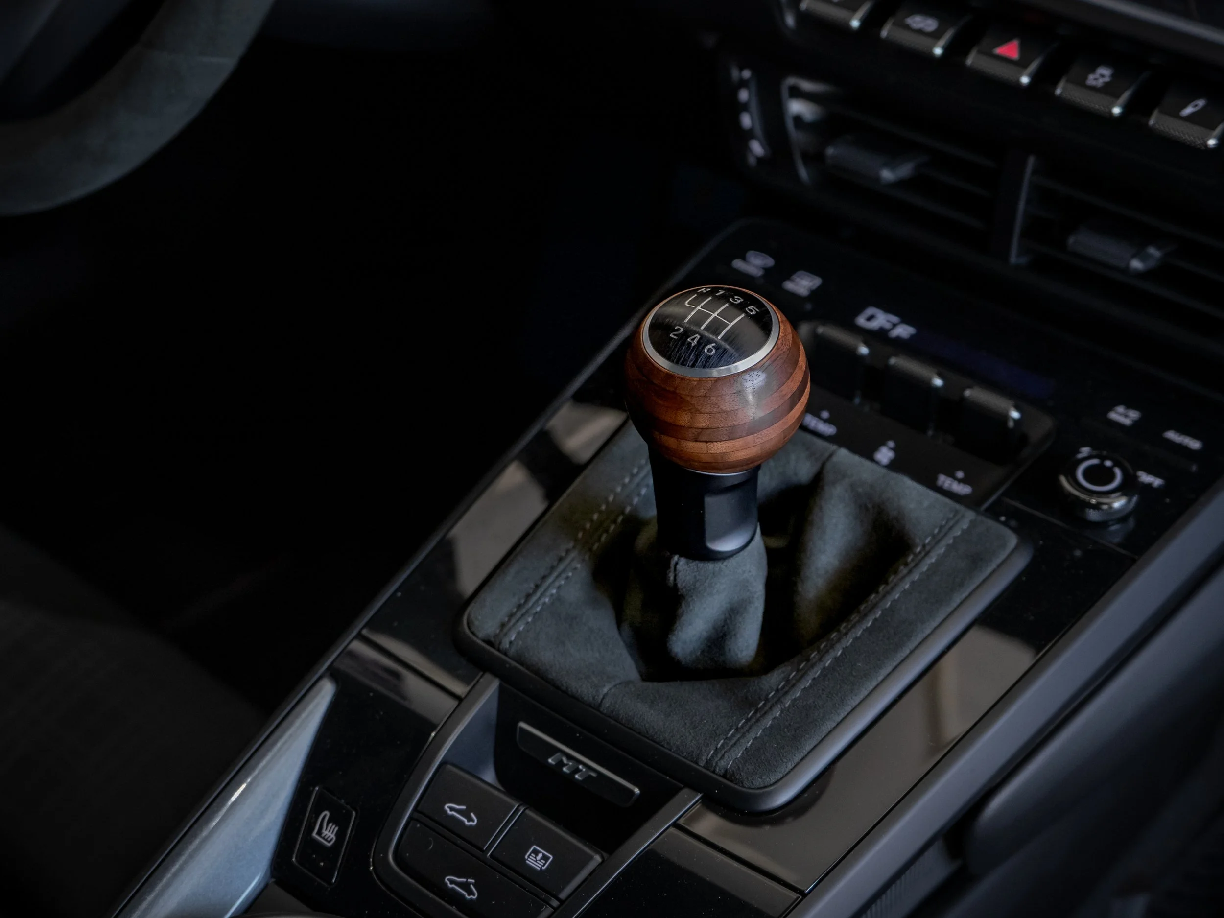 Porsche 911 Carrera T-9.jpg