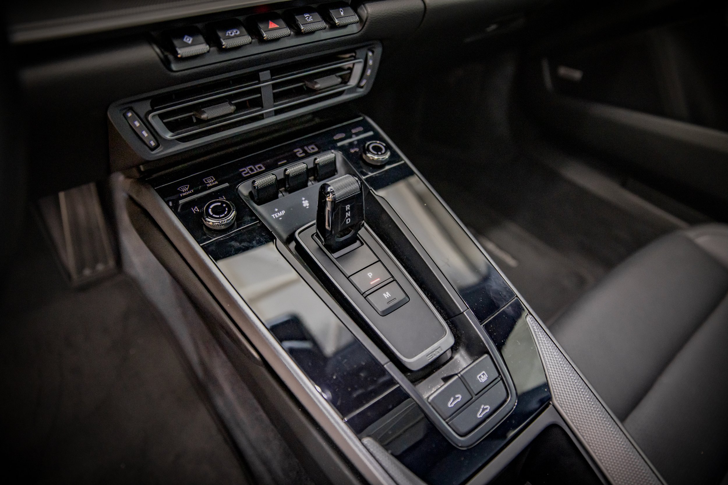 Porsche 911 Carrera-10.jpg