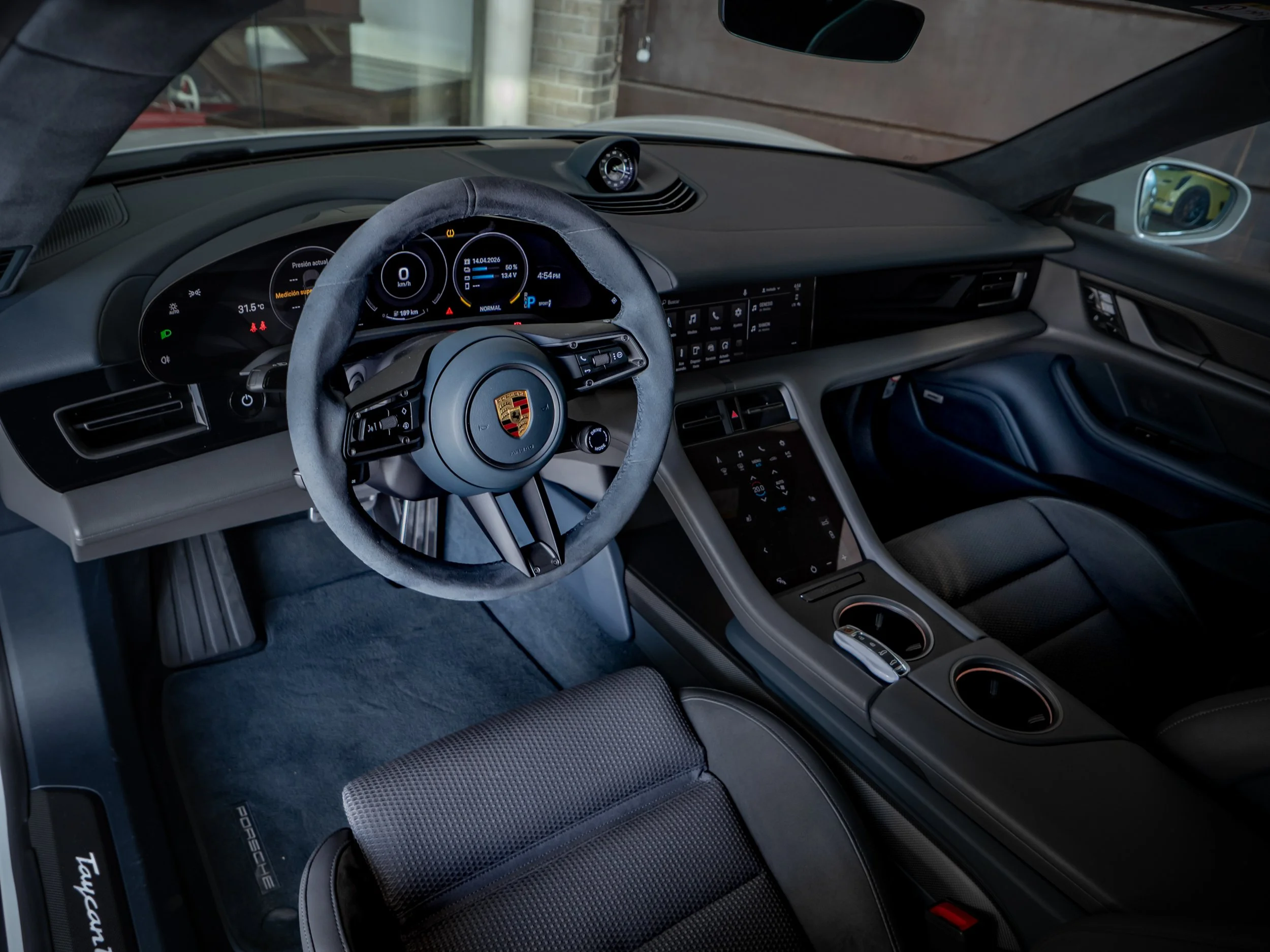 Porsche Taycan-16.jpg