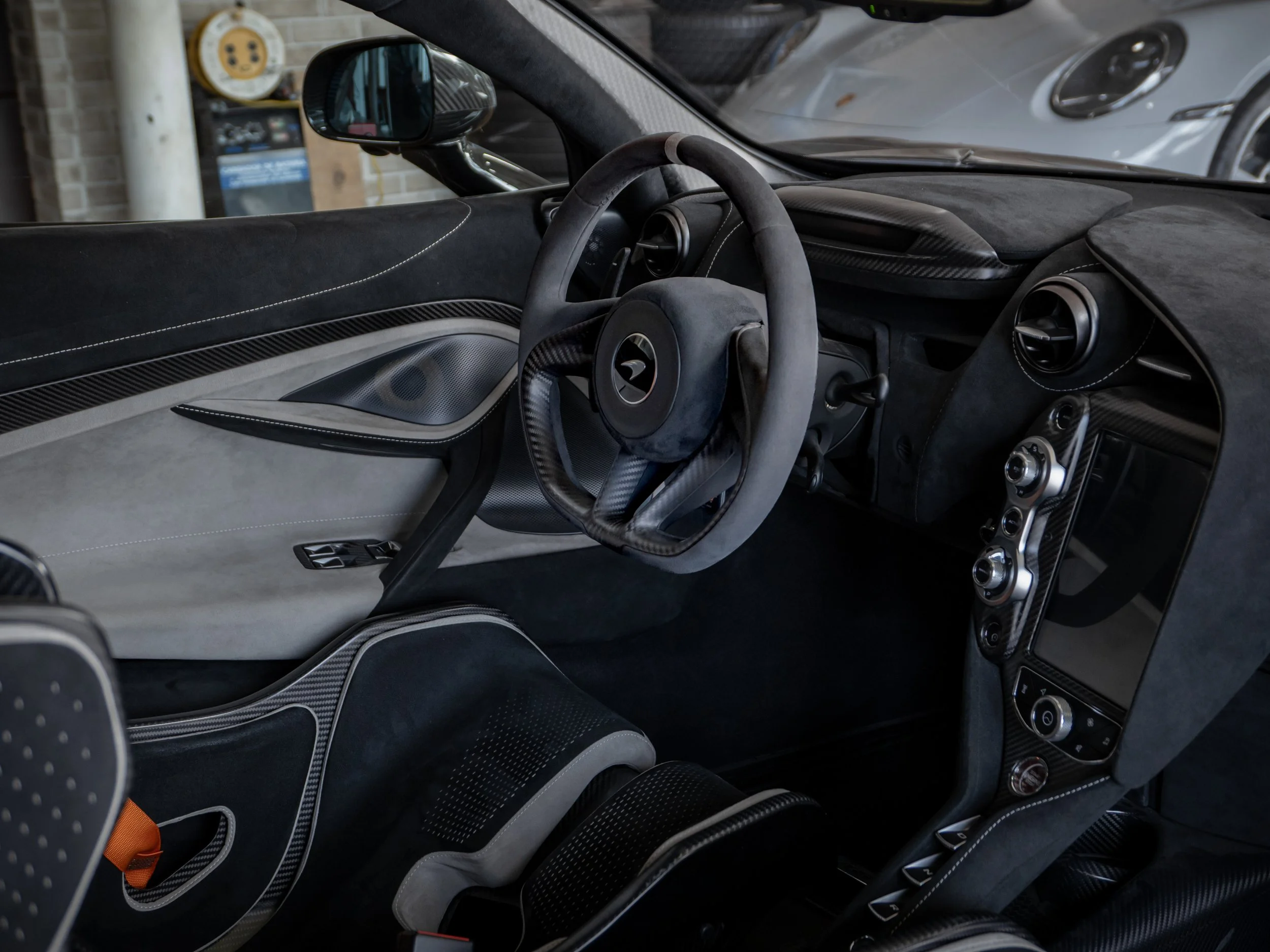 McLaren 765LT-21.jpg