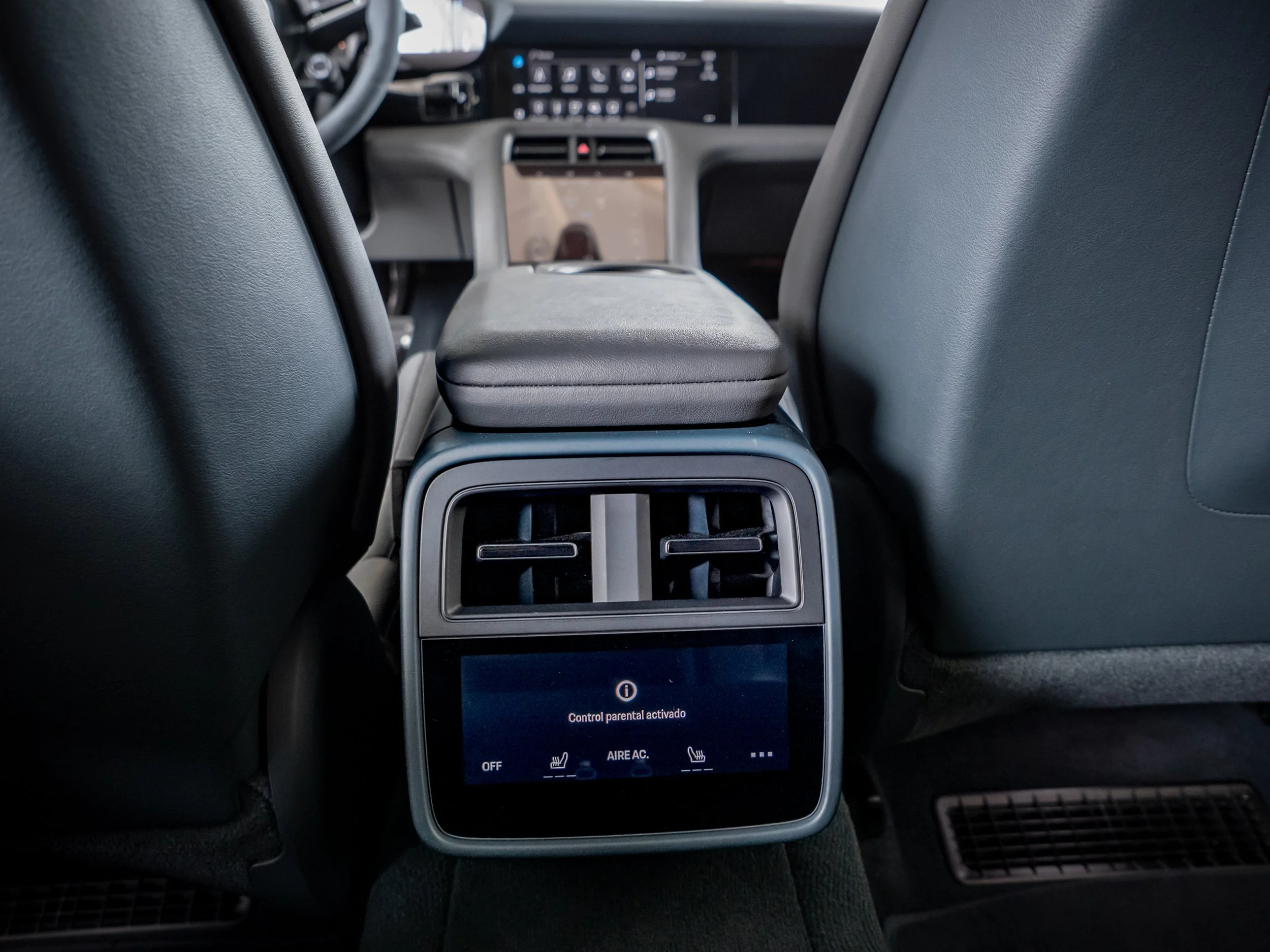 Porsche Taycan-26.jpg