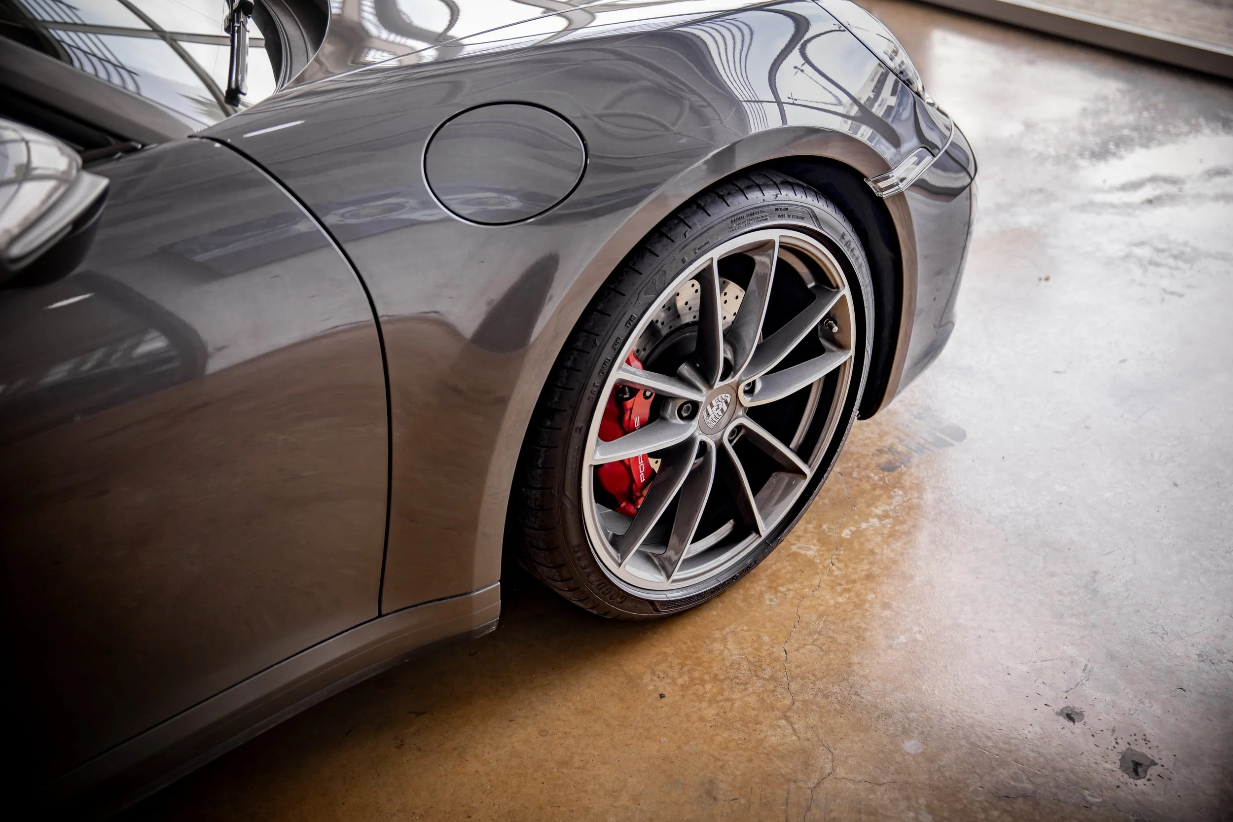 Porsche 911 Carrera-1.jpg