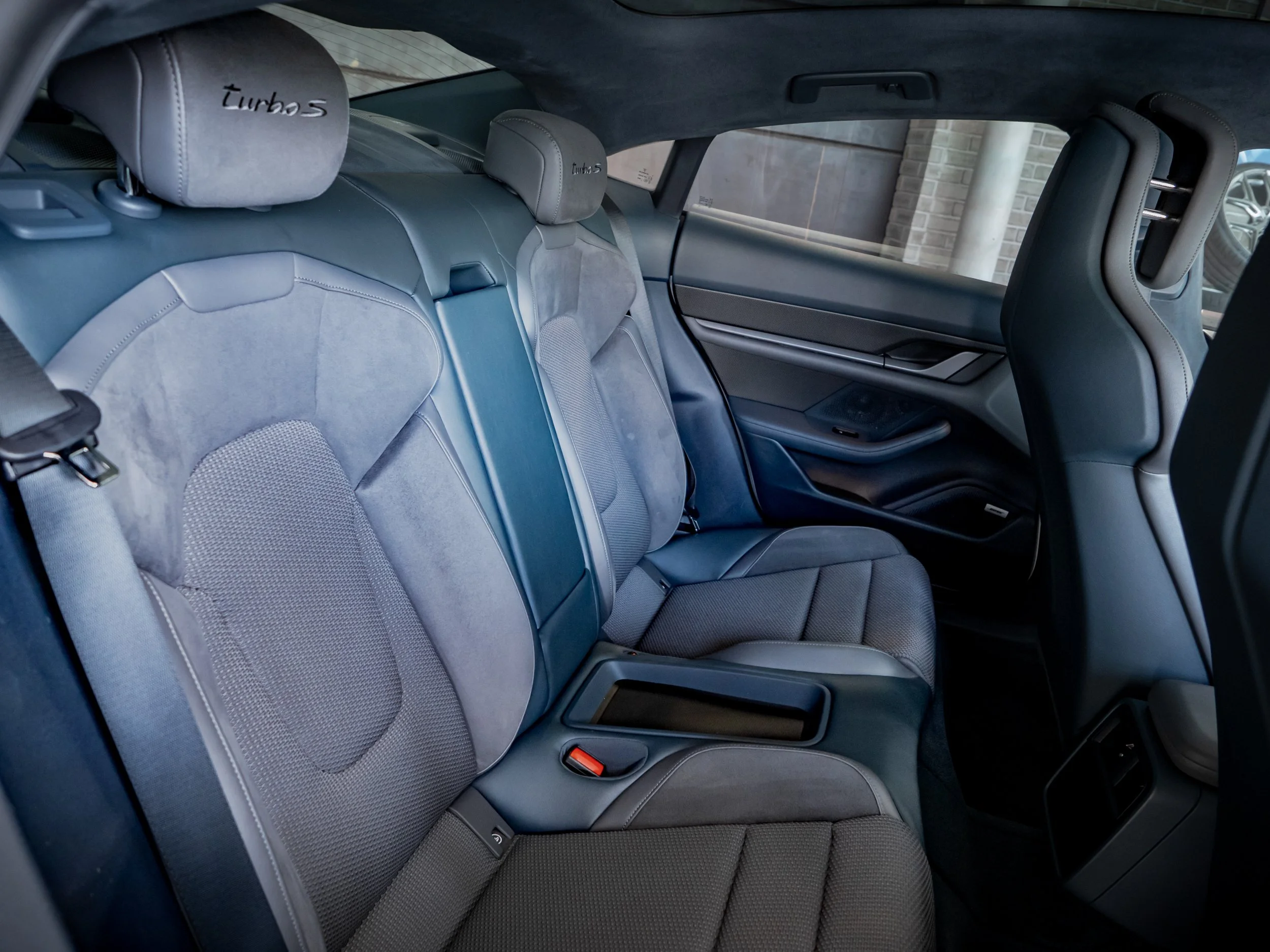 Porsche Taycan-12.jpg