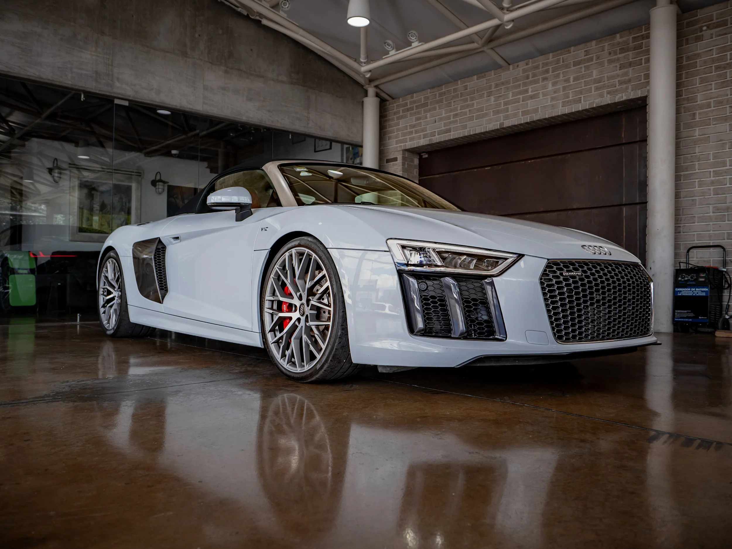 Audi R8-2.jpg